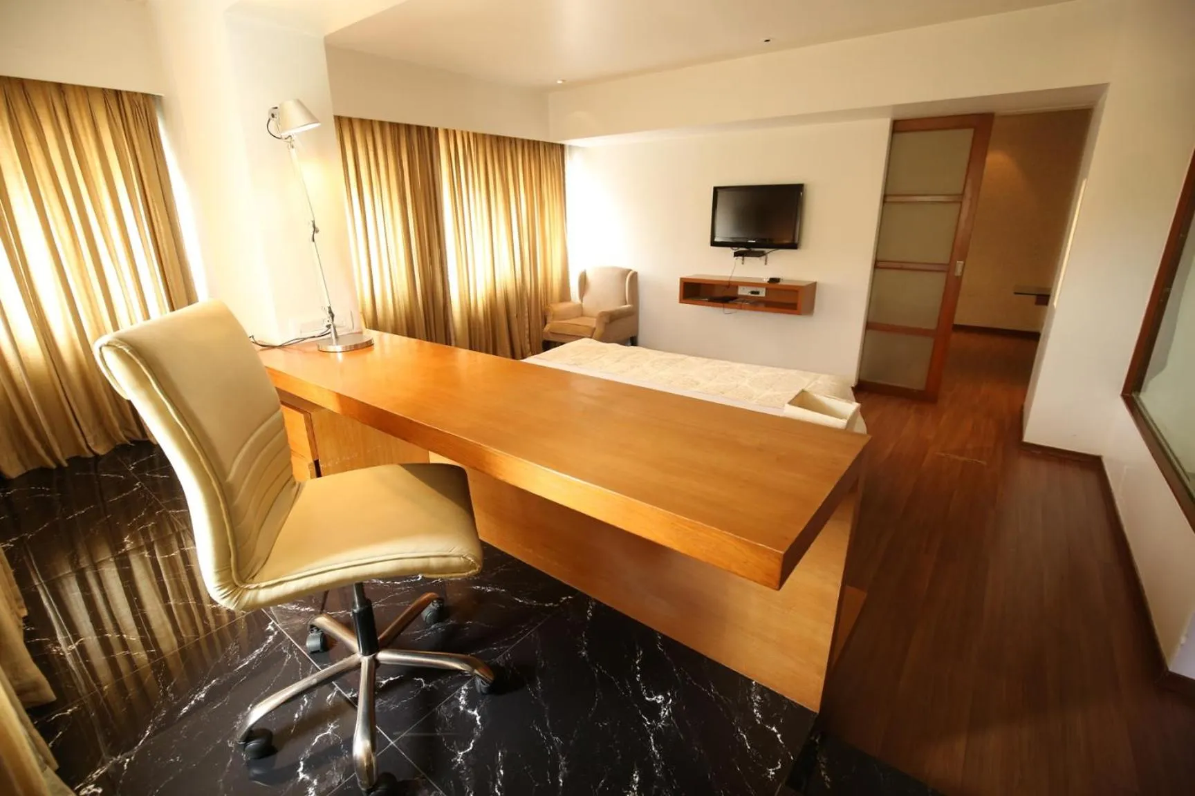 Photo of the whole room, Bed in Moti Mahal