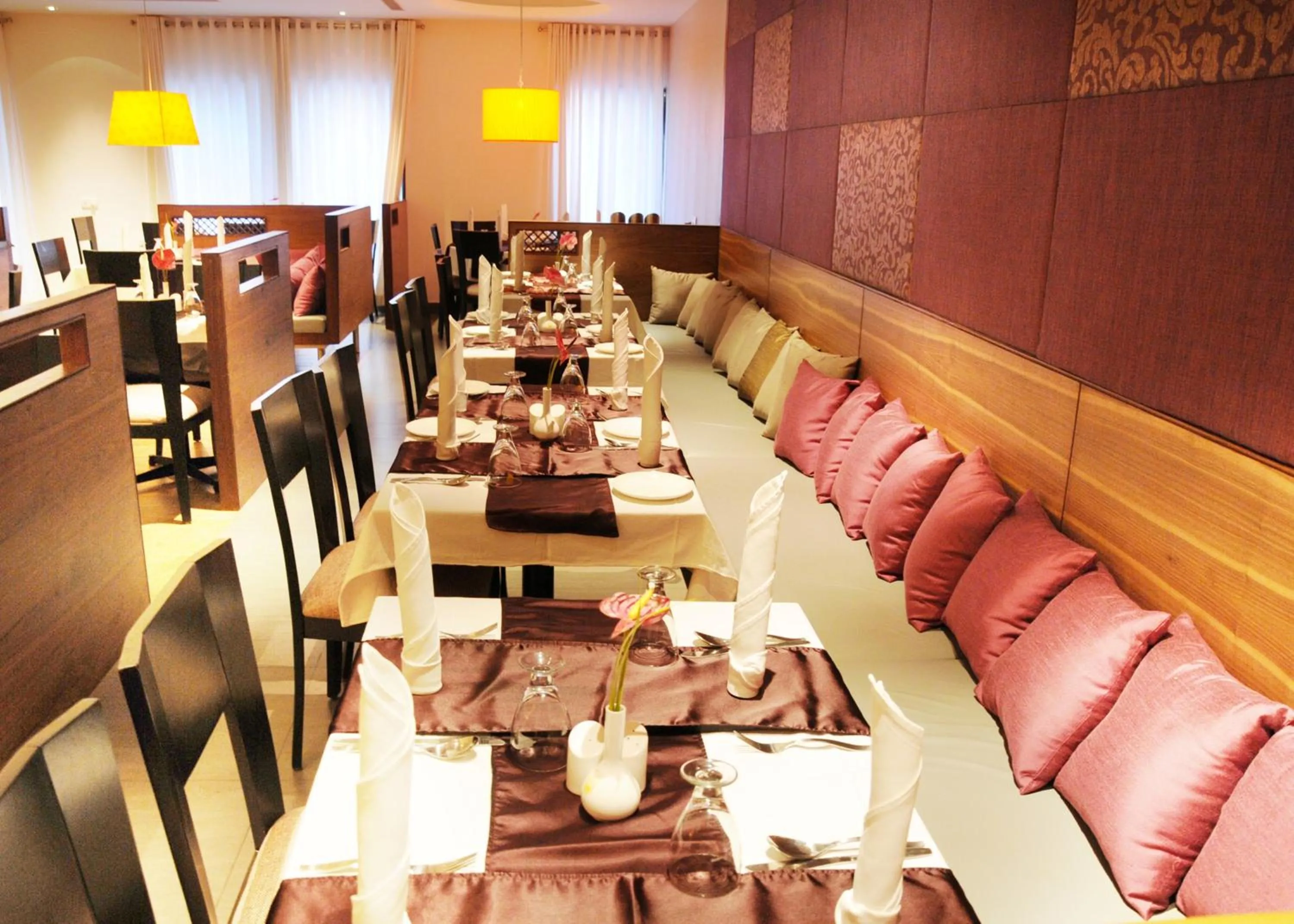 Restaurant/places to eat in Moti Mahal