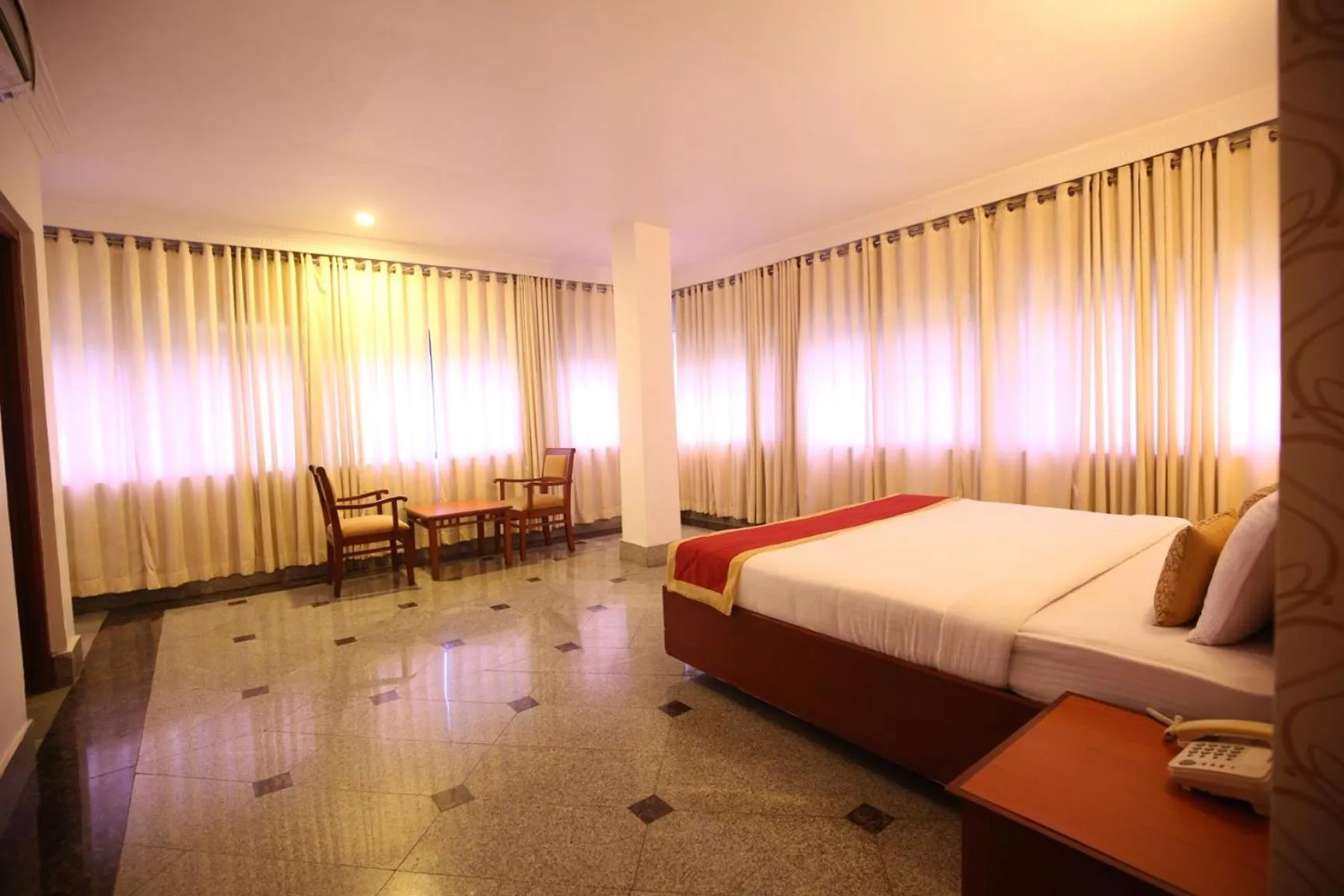 Bedroom, Bed in Moti Mahal