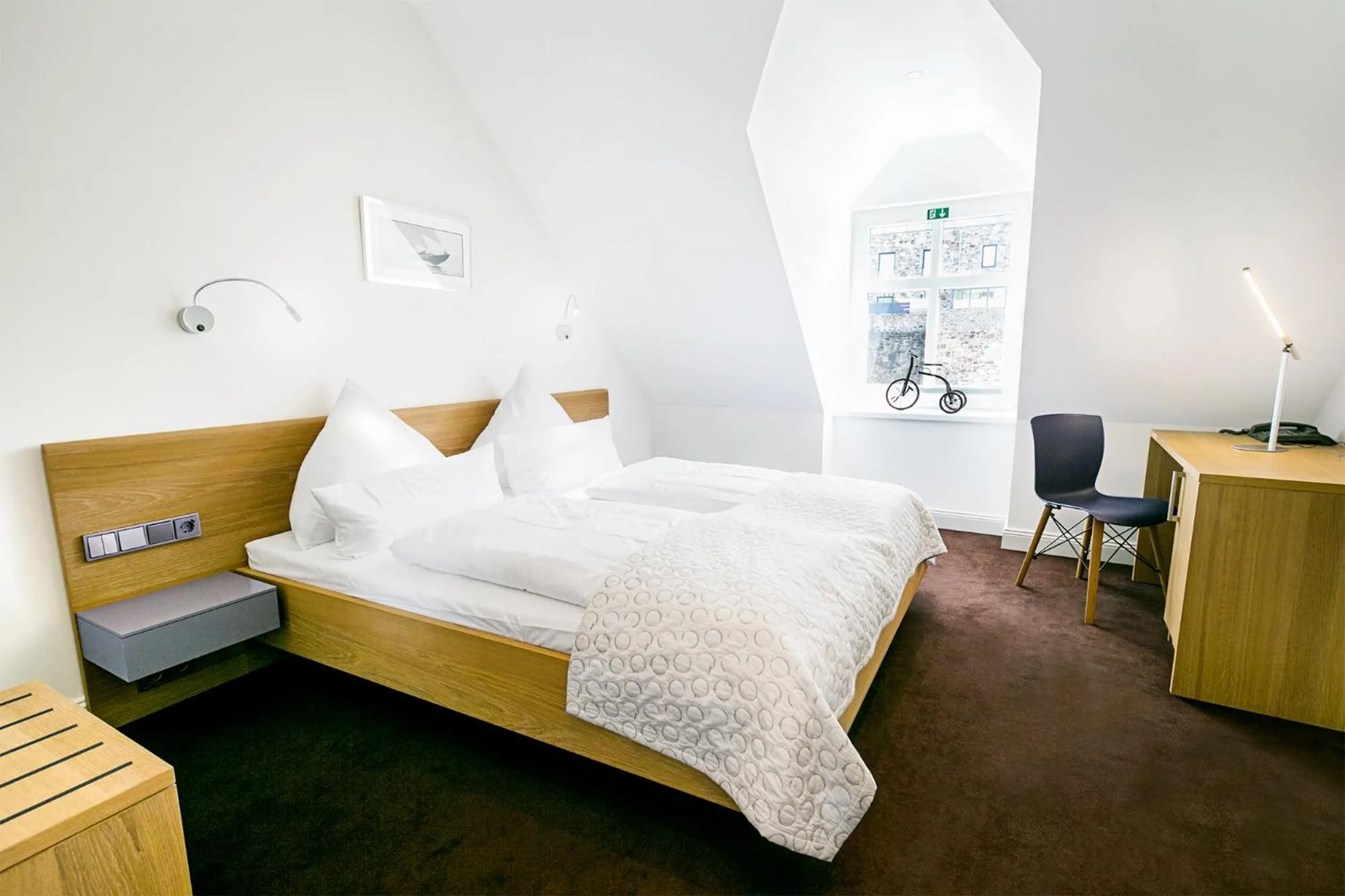 Bedroom, Bed in Schloss Hotel Burgbrohl