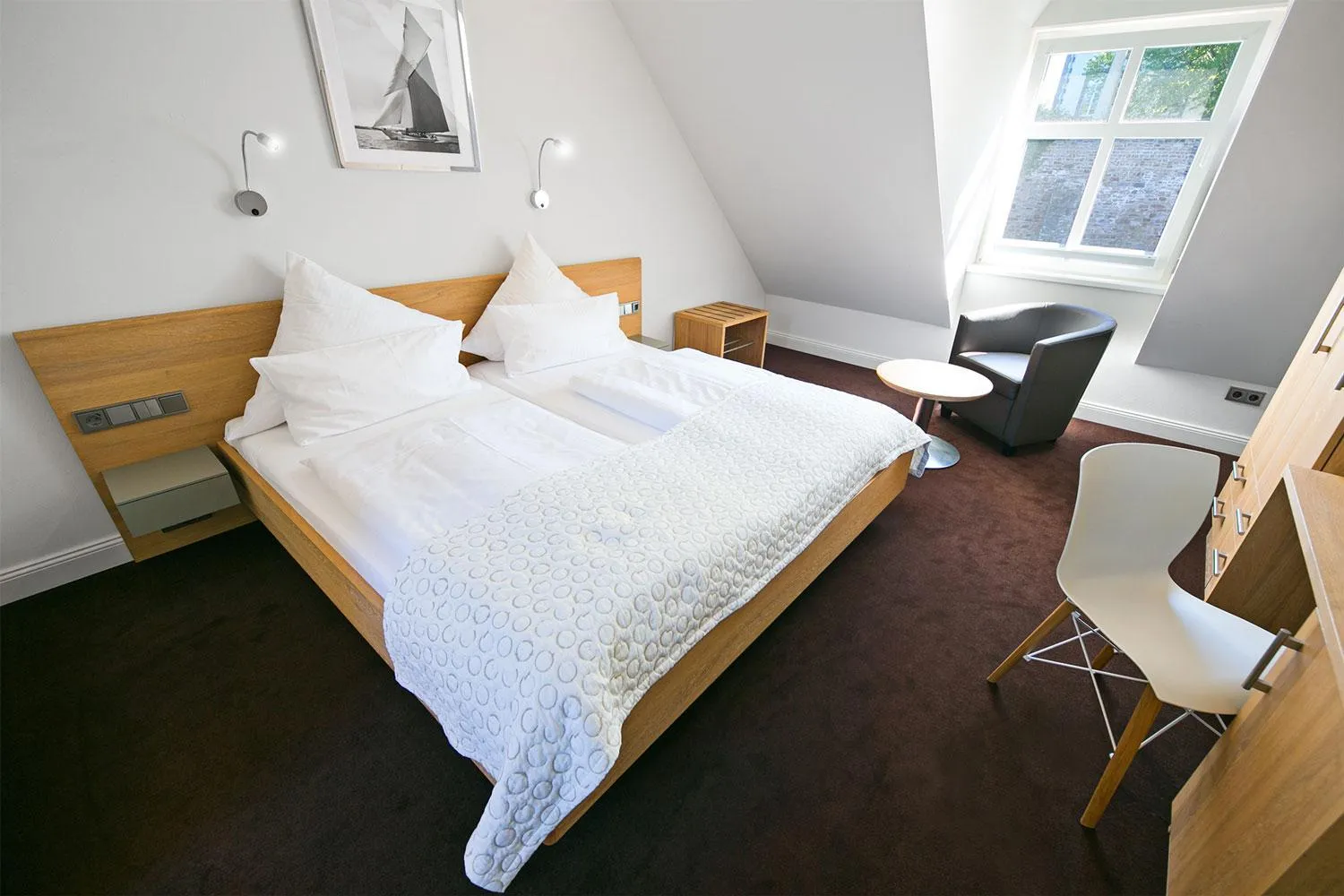 Bedroom, Bed in Schloss Hotel Burgbrohl