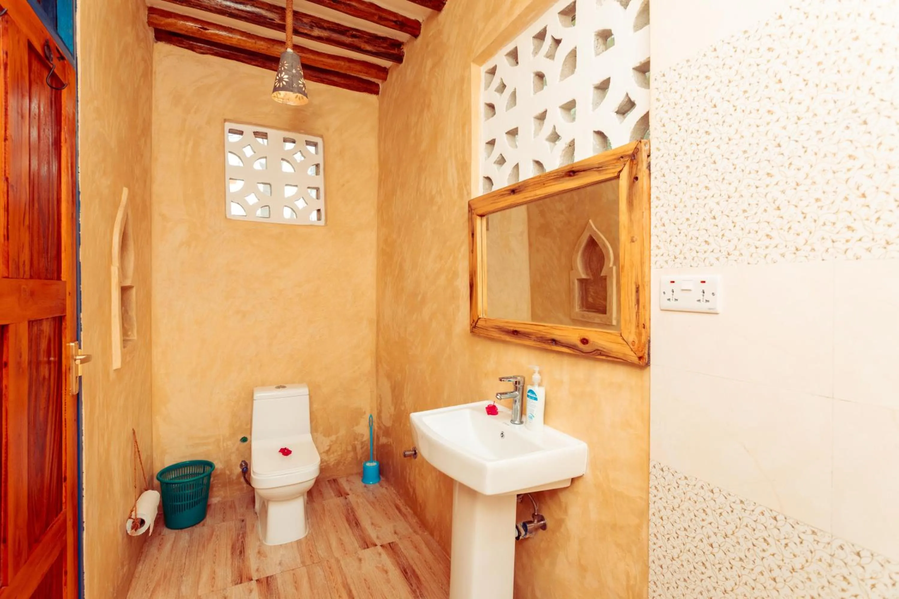 Shower in Demani Lodge Zanzibar
