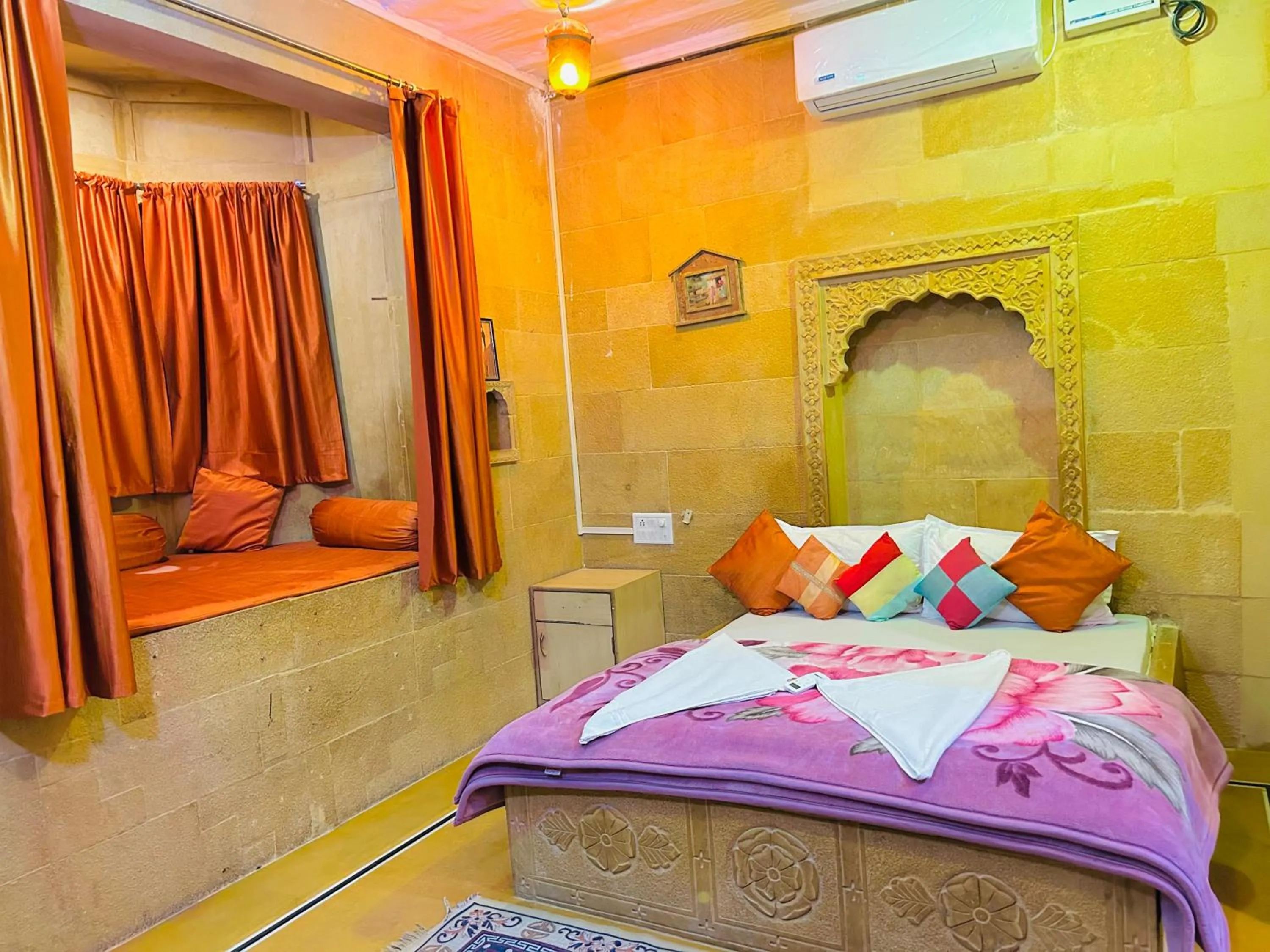 Bed in Hotel Pol Haveli Jaisalmer