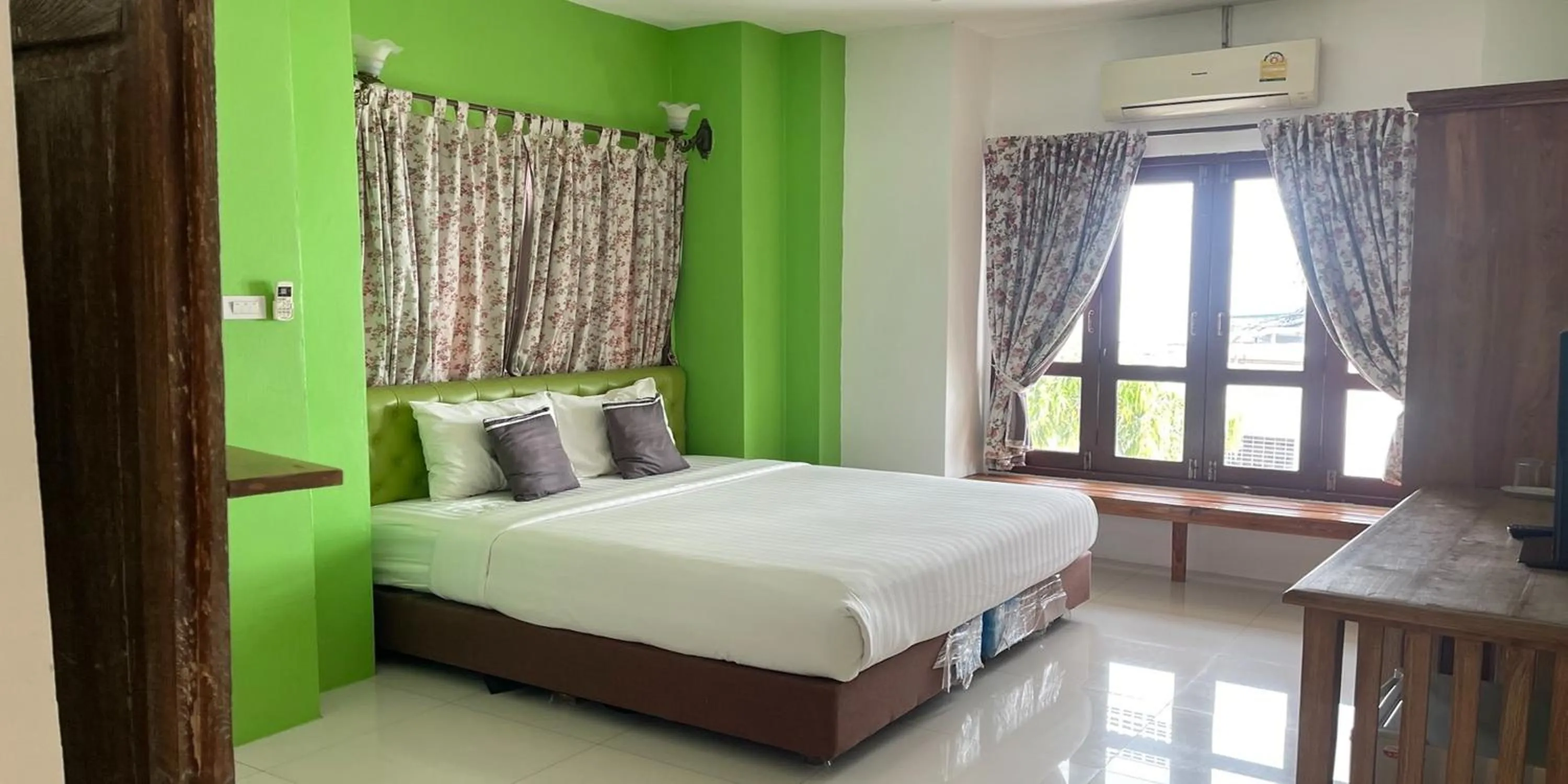 Bed in Yellow Tique Hotel