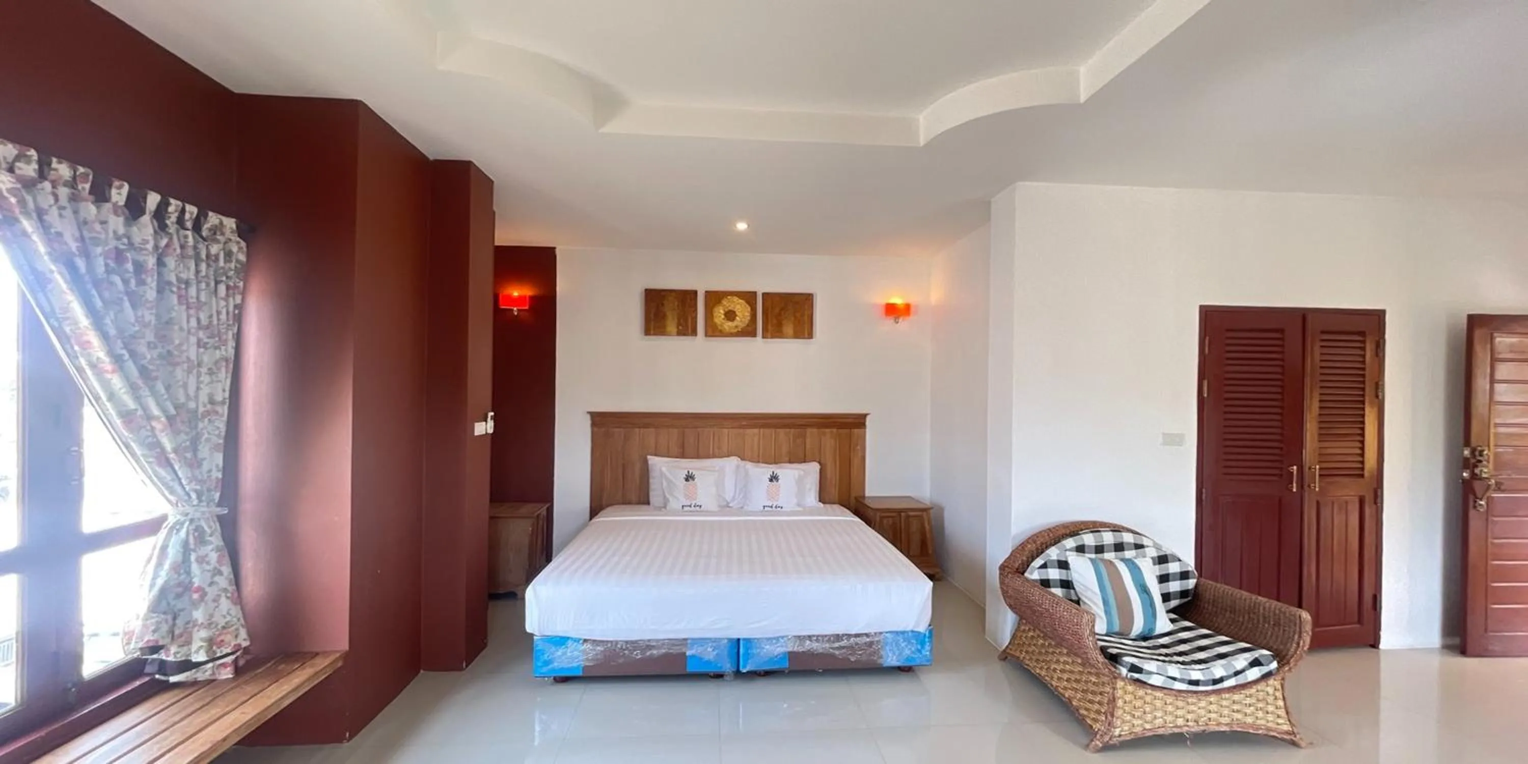 Bed in Yellow Tique Hotel