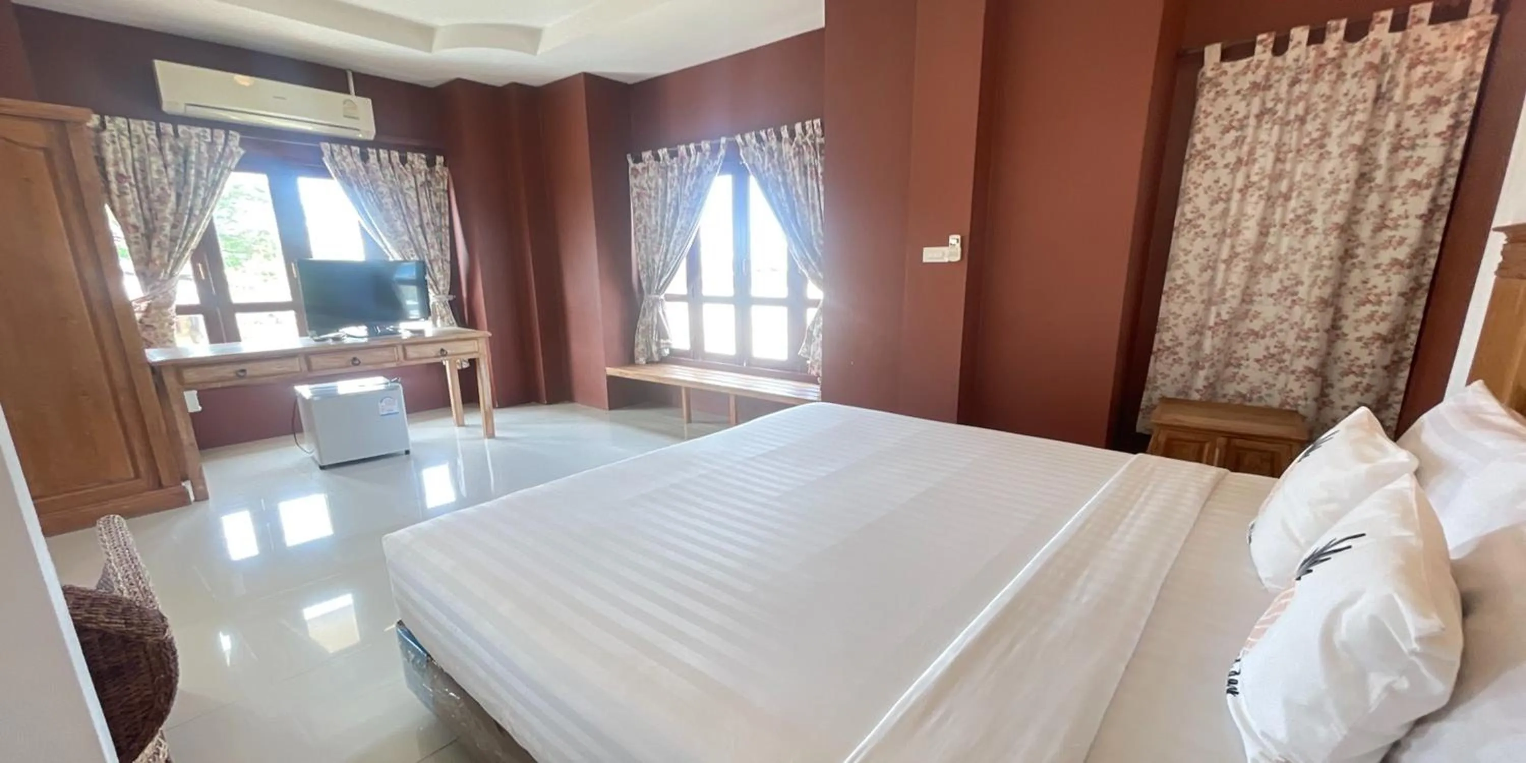 Bed in Yellow Tique Hotel