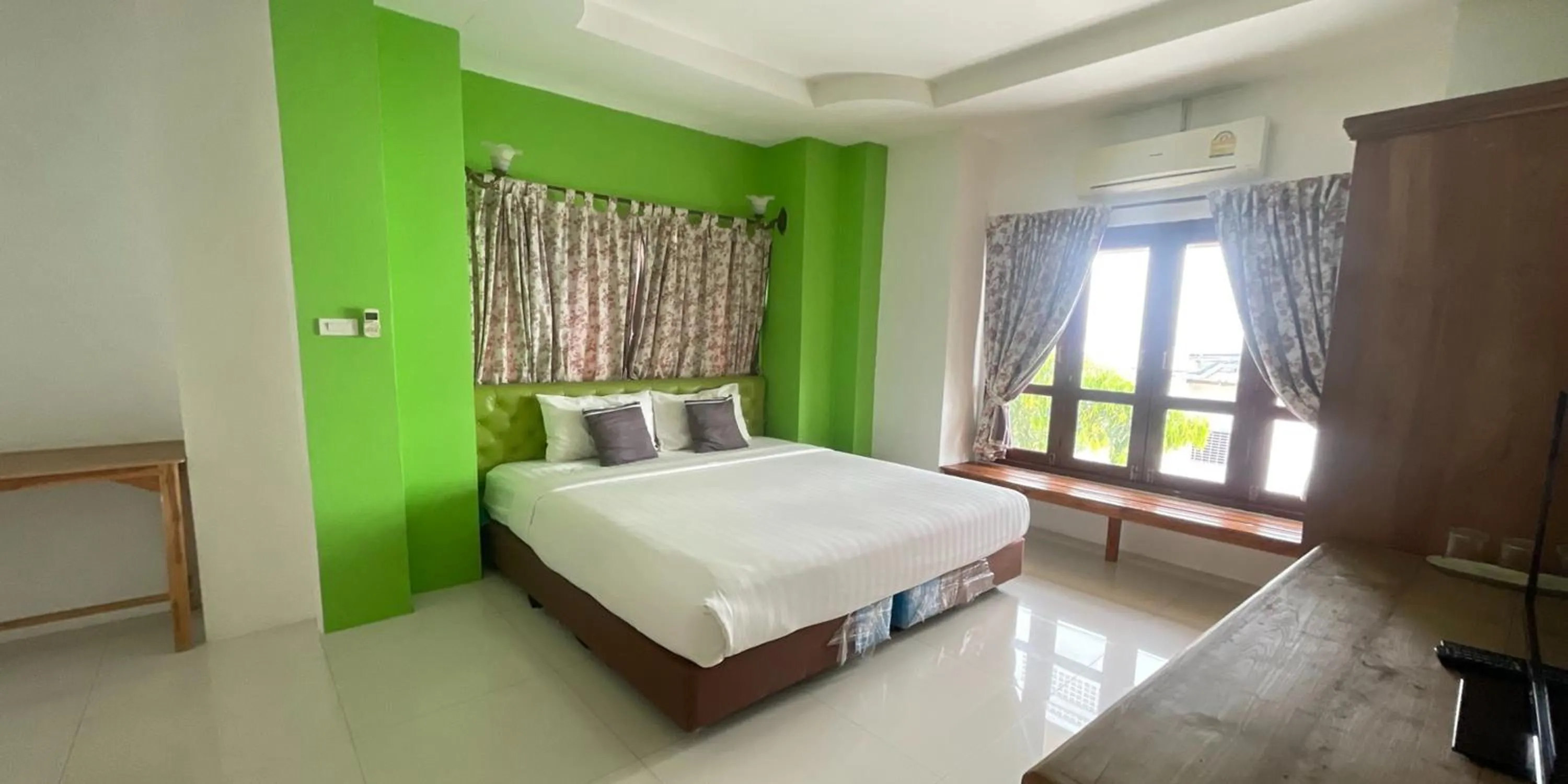 Bed in Yellow Tique Hotel