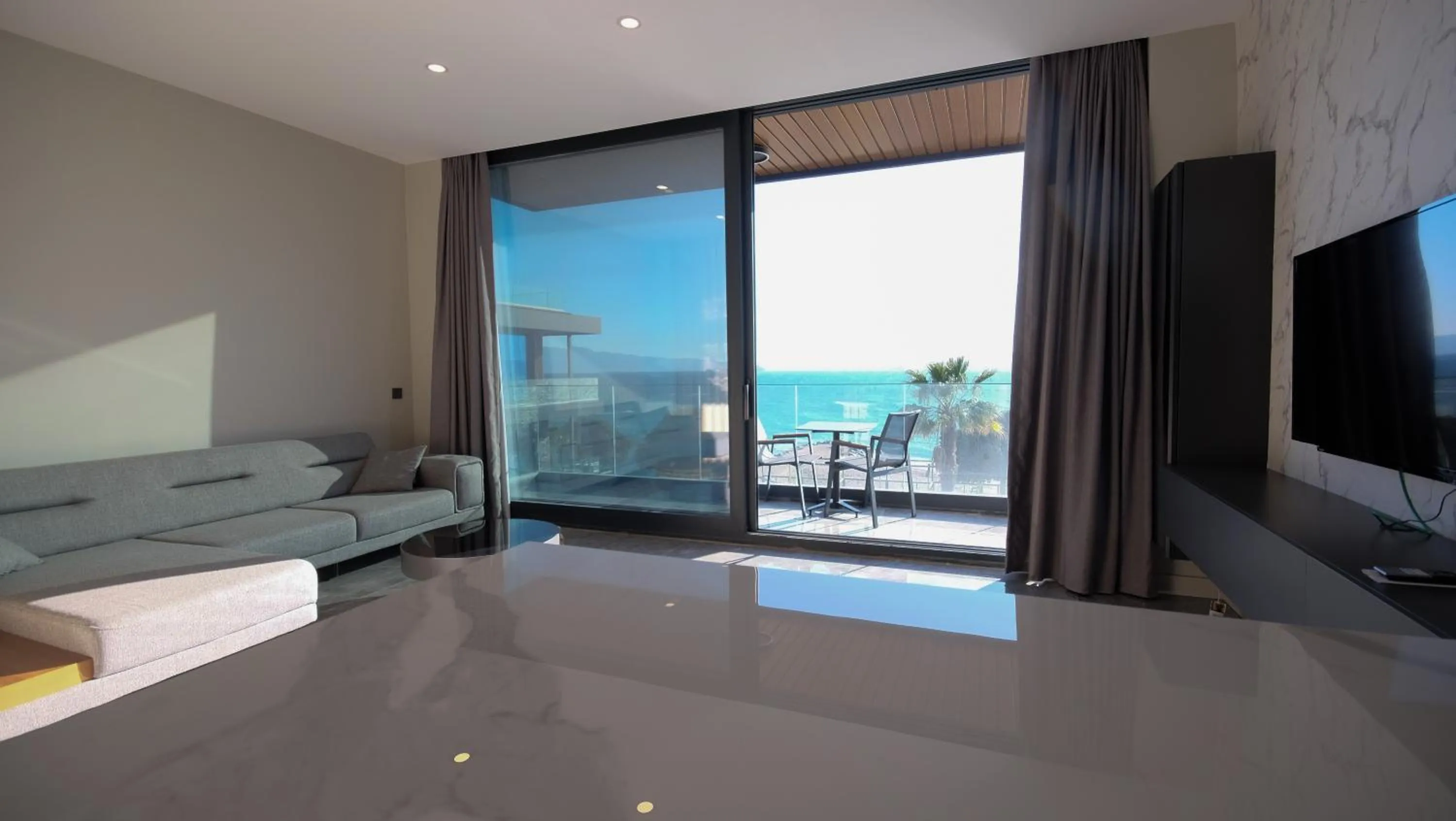 Photo of the whole room, Bed in Bodrum Ada Apart Otel Turgutreis