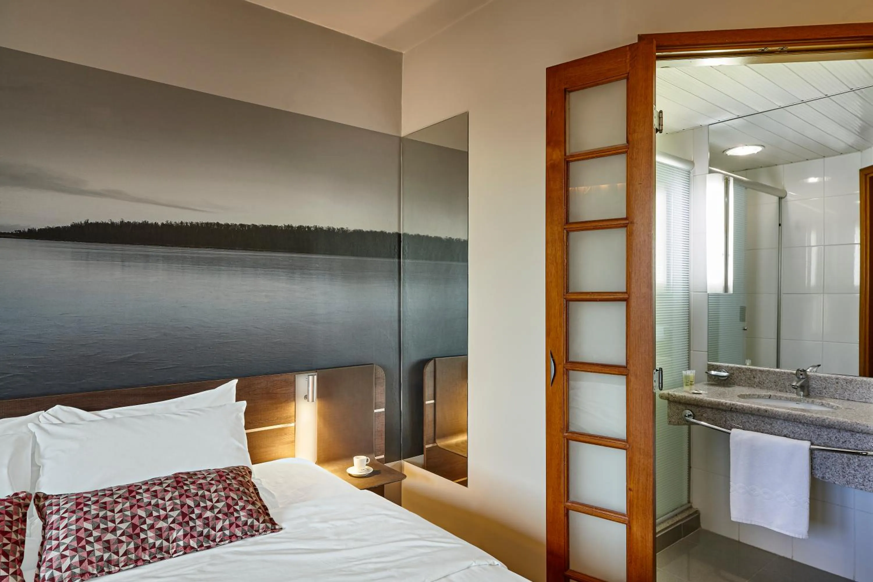 Shower, Bed in Novotel Sao Jose dos Campos