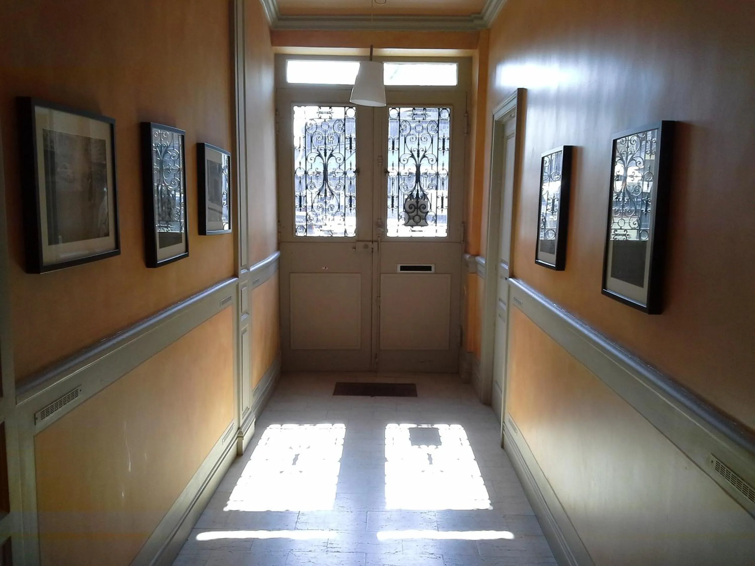 Facade/entrance in Mansion Victorine