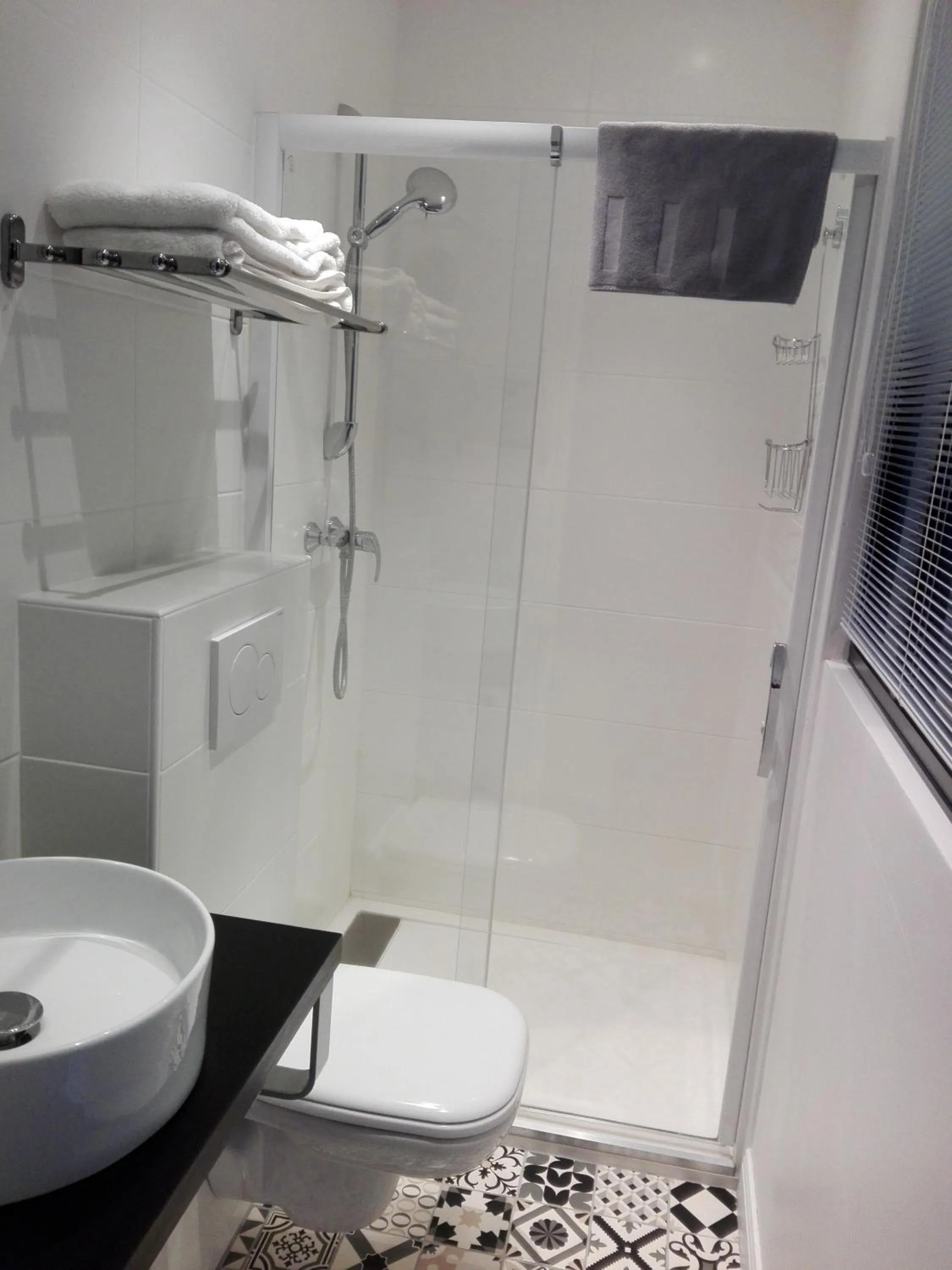Bathroom in Mansion Victorine
