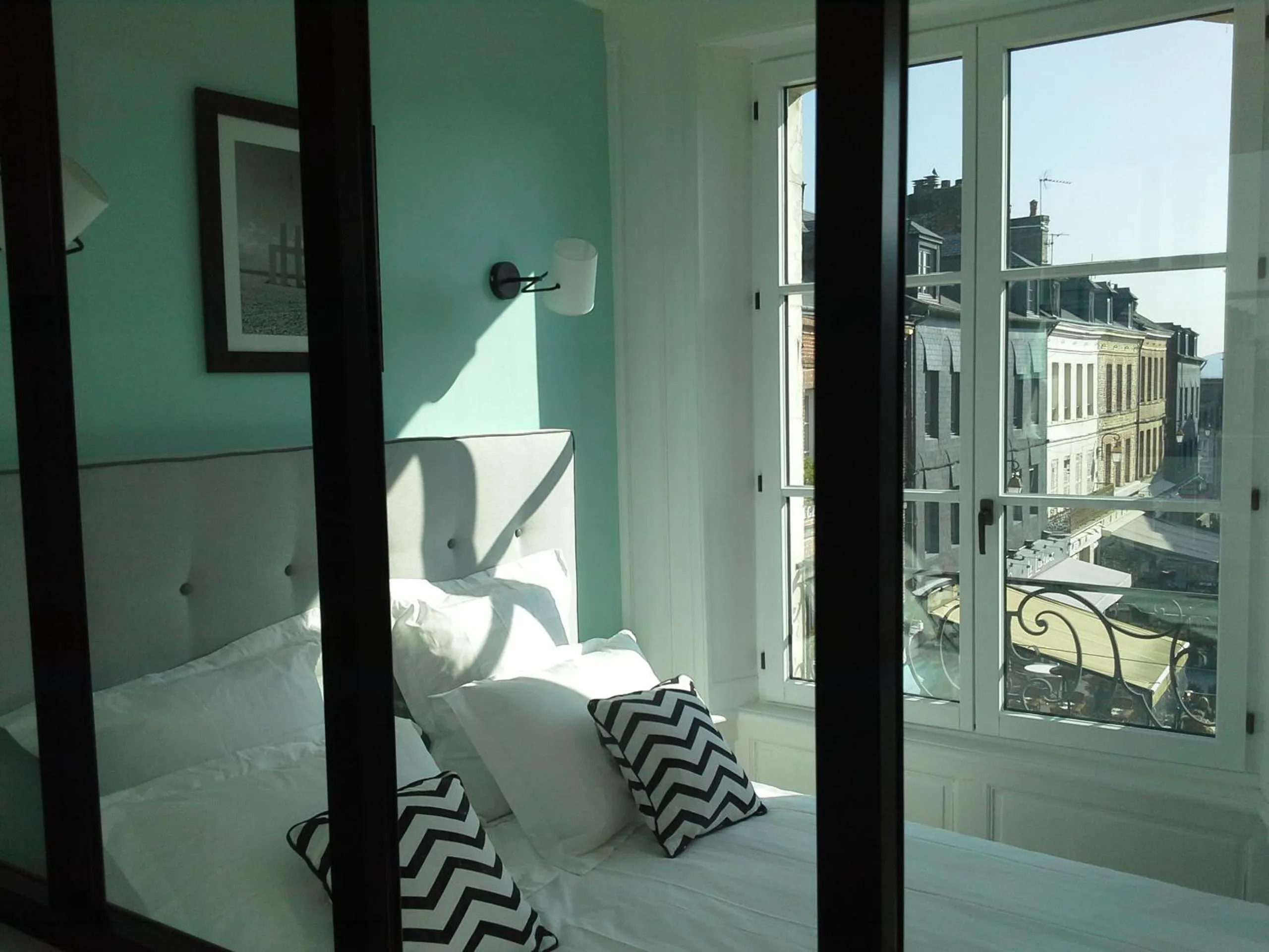 Photo of the whole room in Mansion Victorine