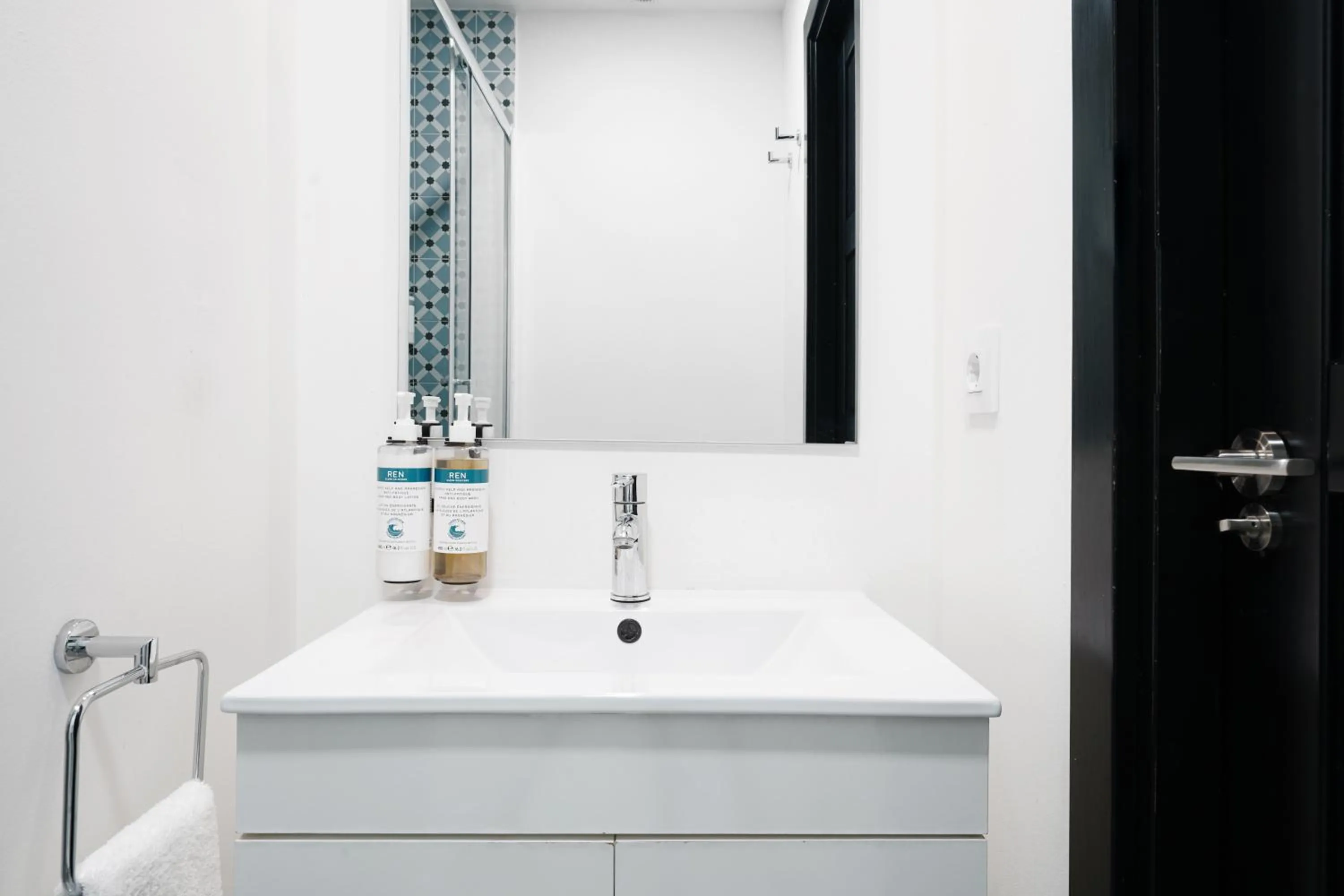 Bathroom in Numa Seville Alegre