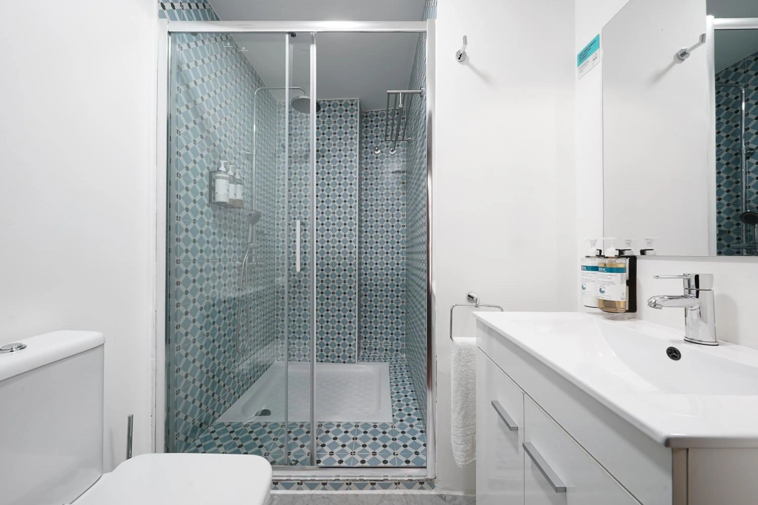 Bathroom in Numa Seville Alegre