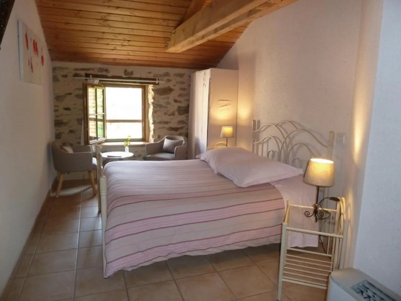 Photo of the whole room, Bed in Le Moulin de Drapras