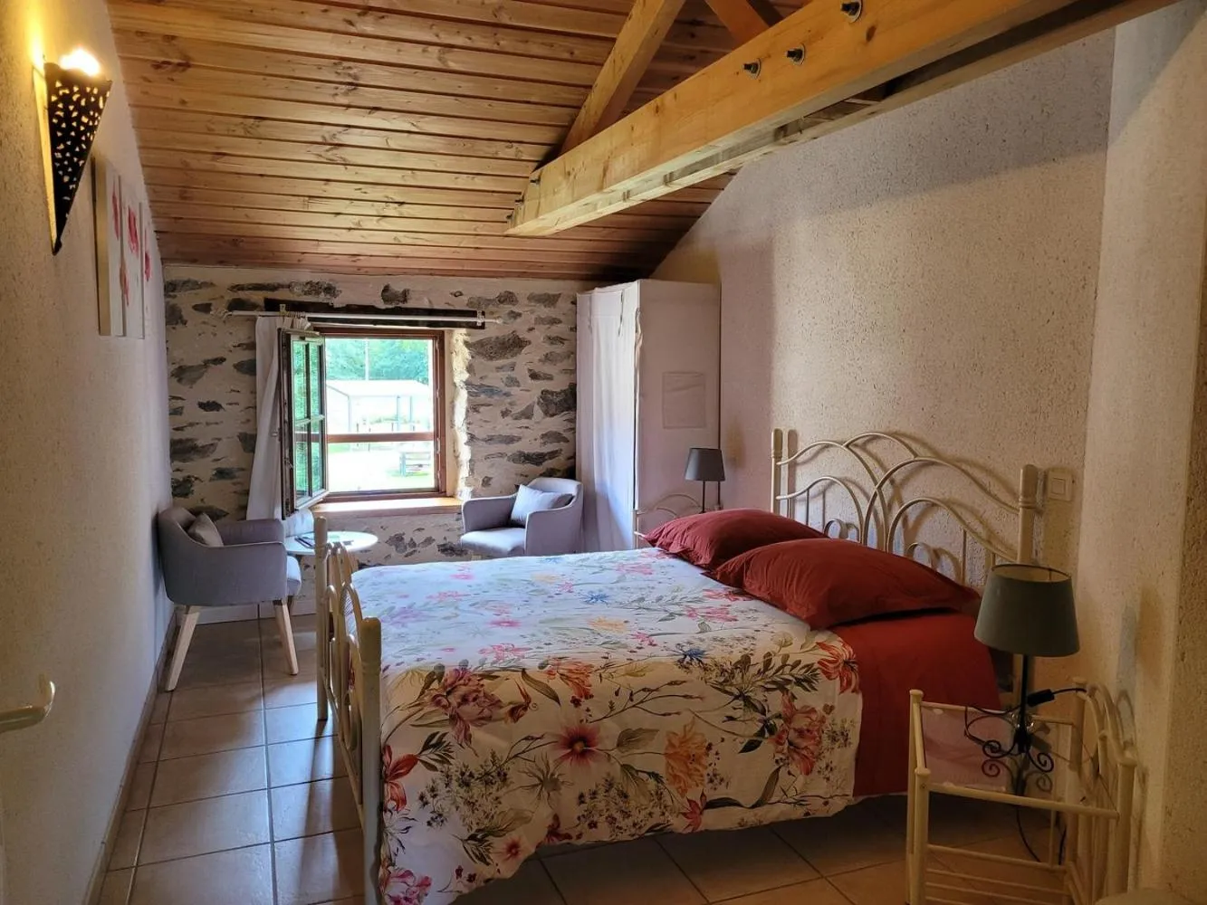 Bedroom, Bed in Le Moulin de Drapras