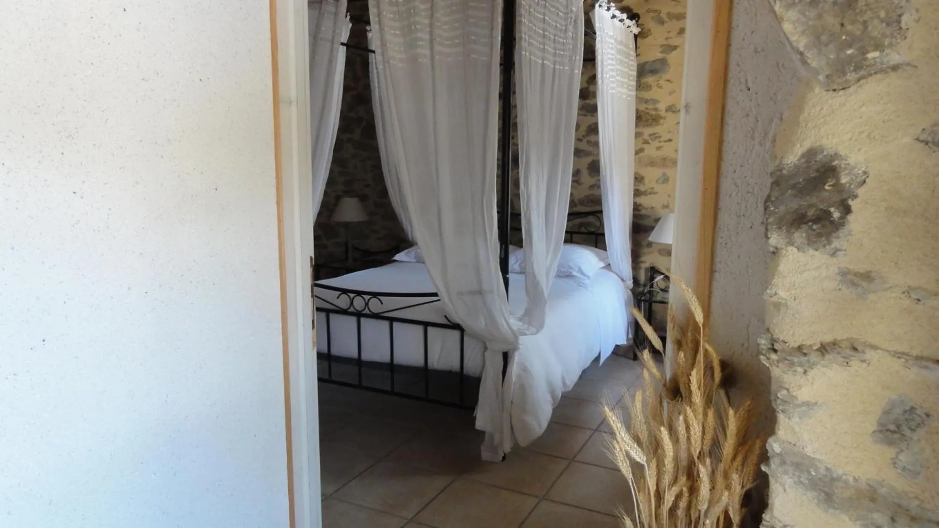 Bedroom, Bed in Le Moulin de Drapras