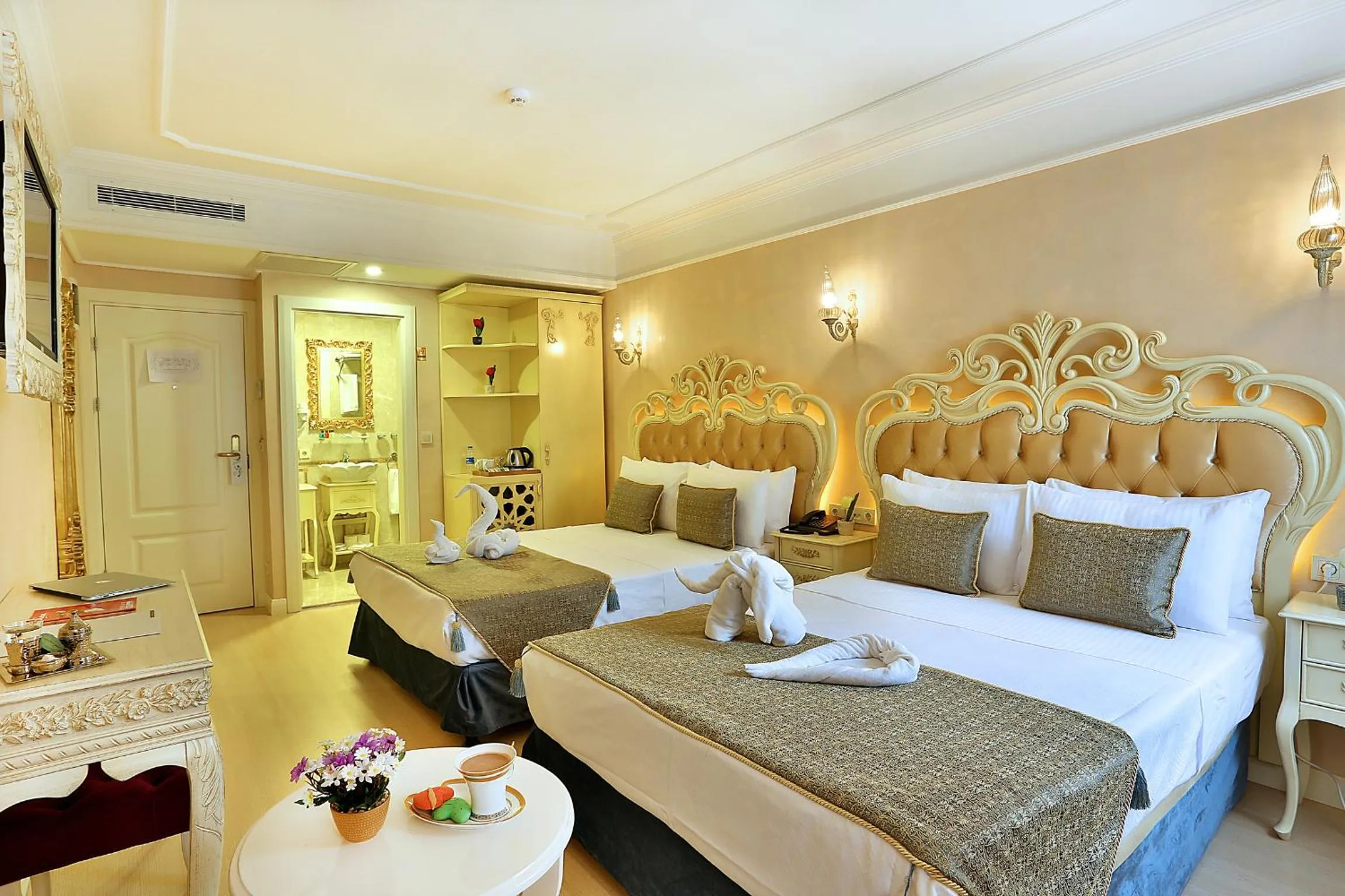 Photo of the whole room, Bed in Edibe Sultan Hotel