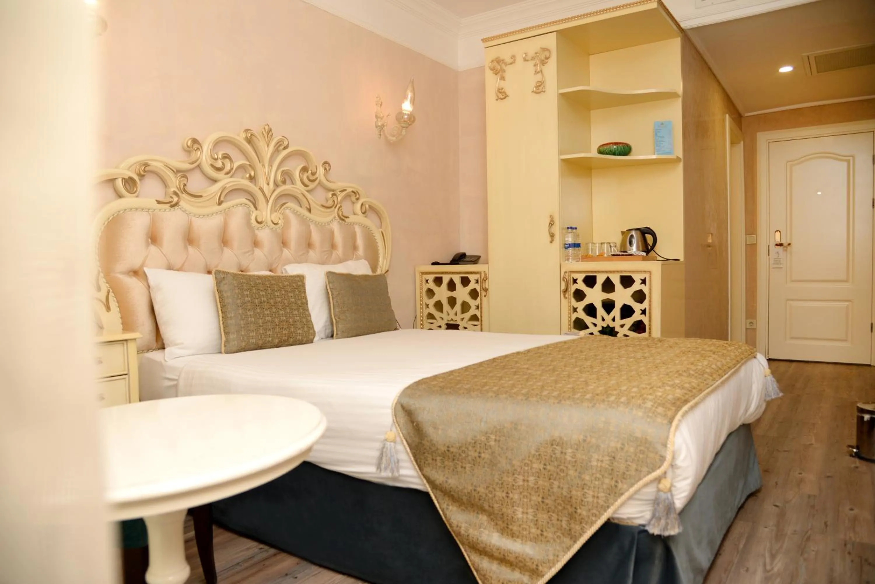 Property building, Bed in Edibe Sultan Hotel