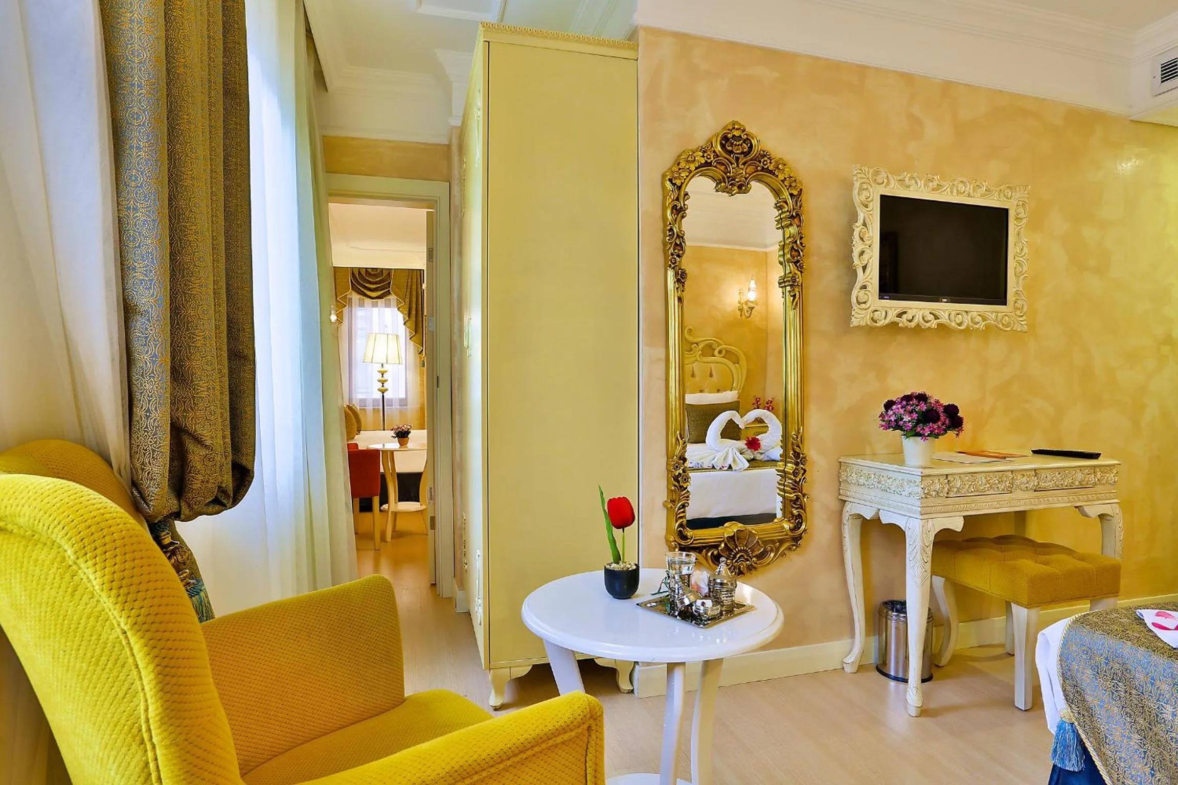 Bedroom in Edibe Sultan Hotel