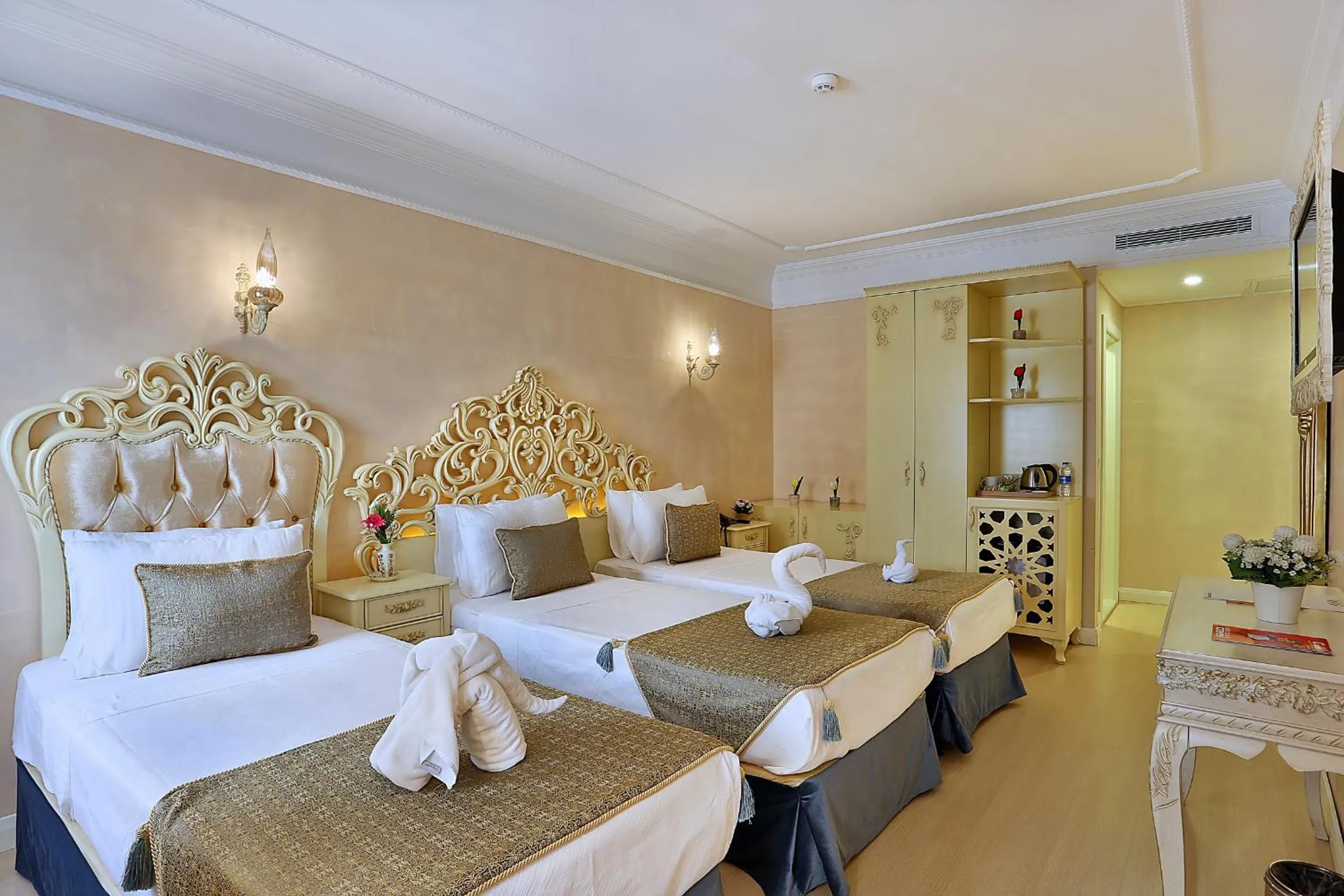 Bedroom, Bed in Edibe Sultan Hotel