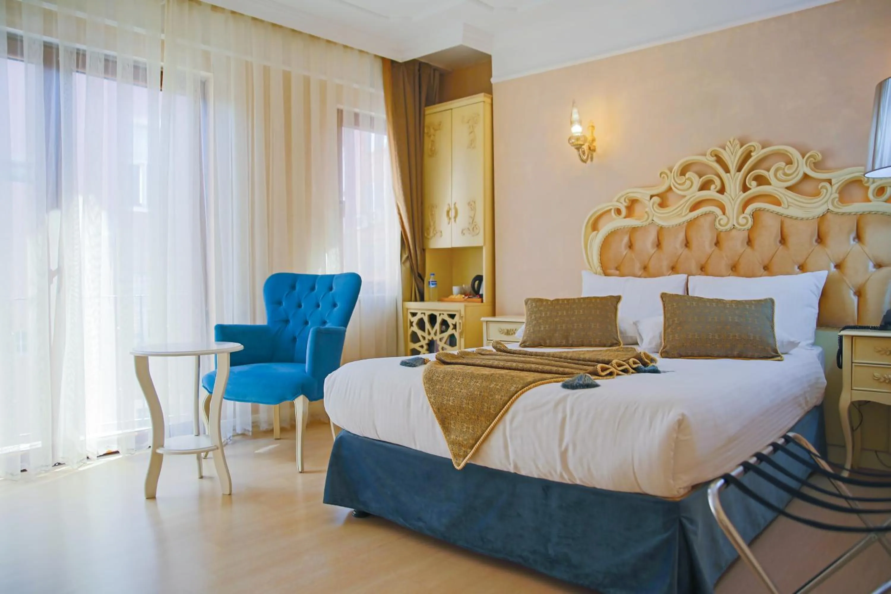 Photo of the whole room, Bed in Edibe Sultan Hotel