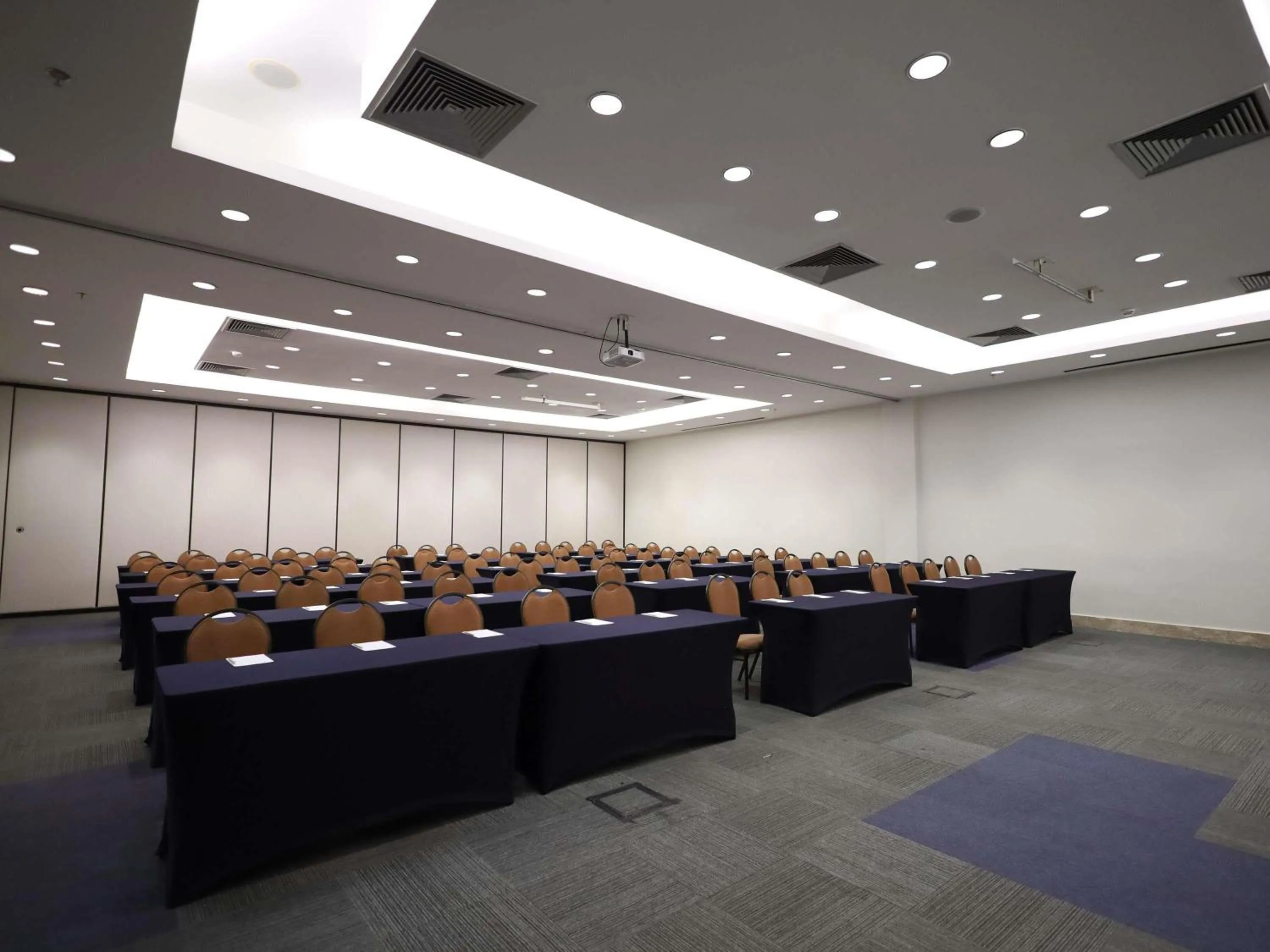 Meeting/conference room in Mercure Salvador Rio Vermelho