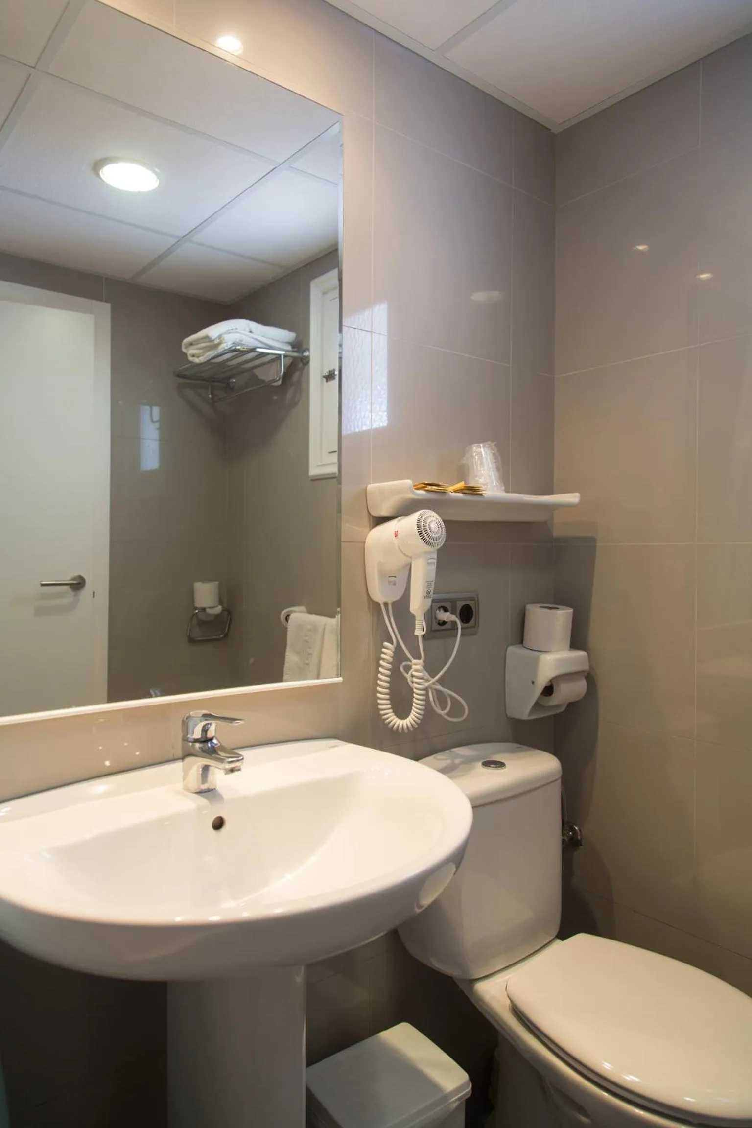 Toilet in Apartamentos Costamar II