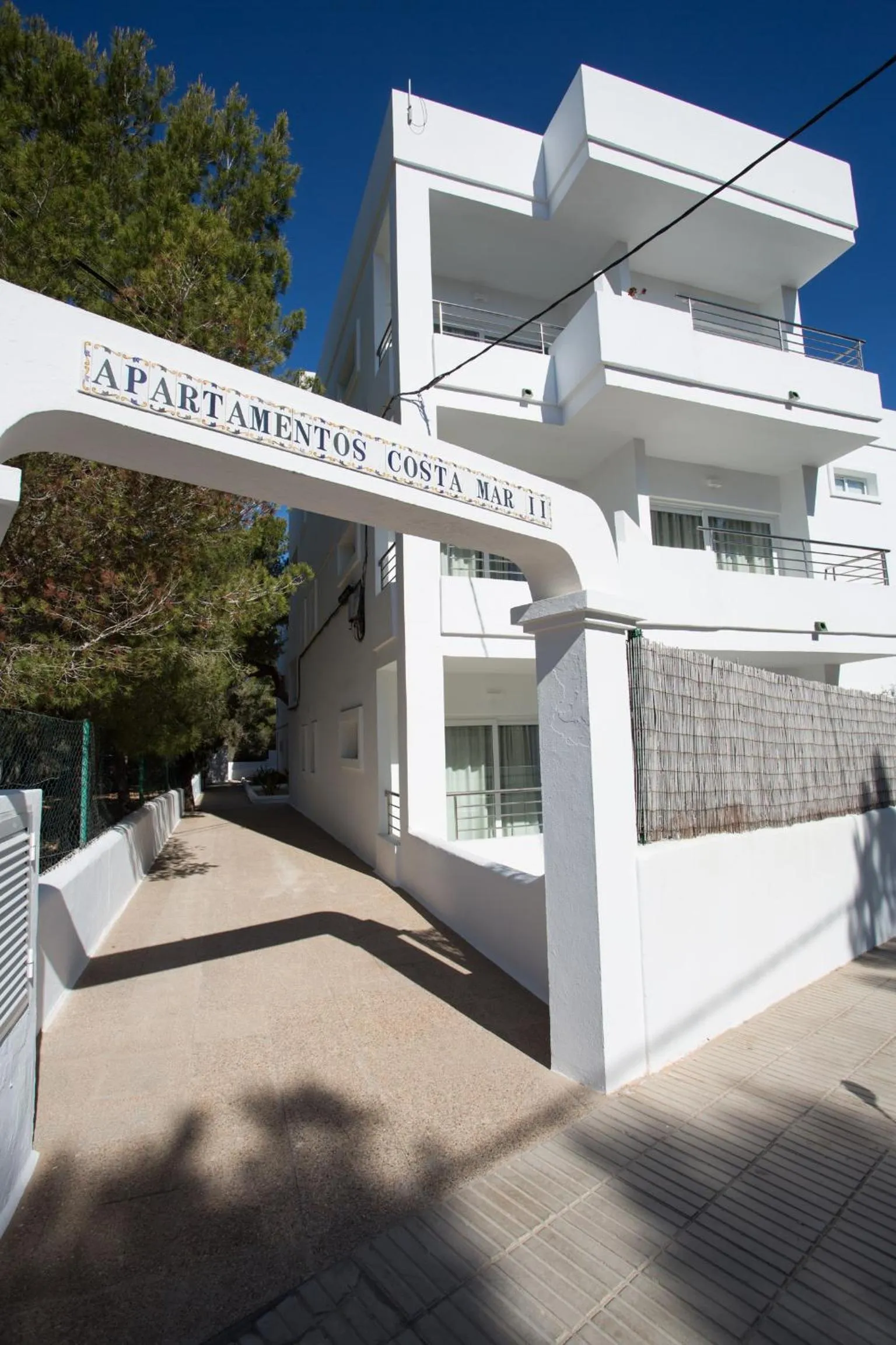 Facade/entrance in Apartamentos Costamar II