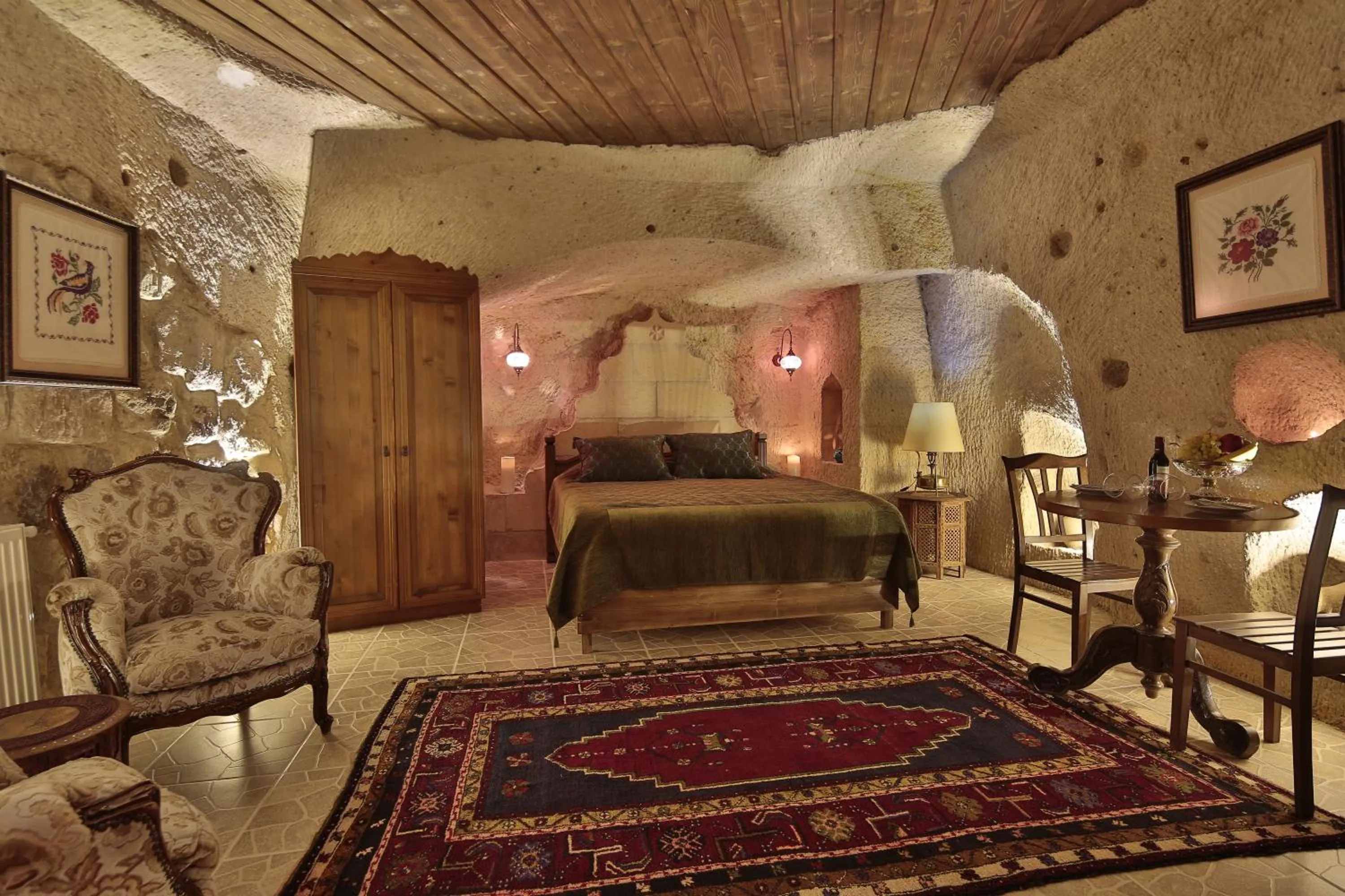 Photo of the whole room, Bed in Turkish Cave House