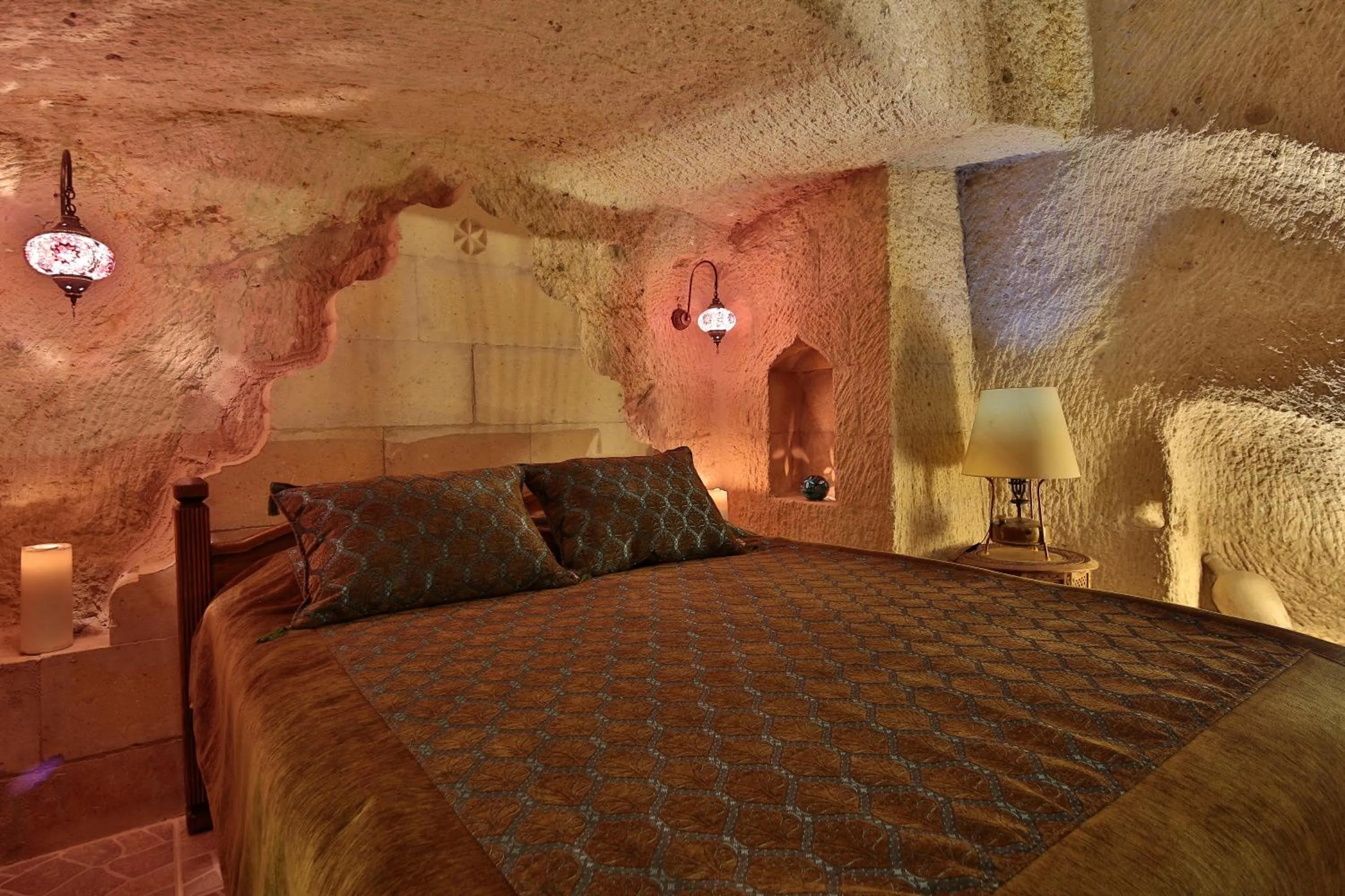 Photo of the whole room, Bed in Turkish Cave House