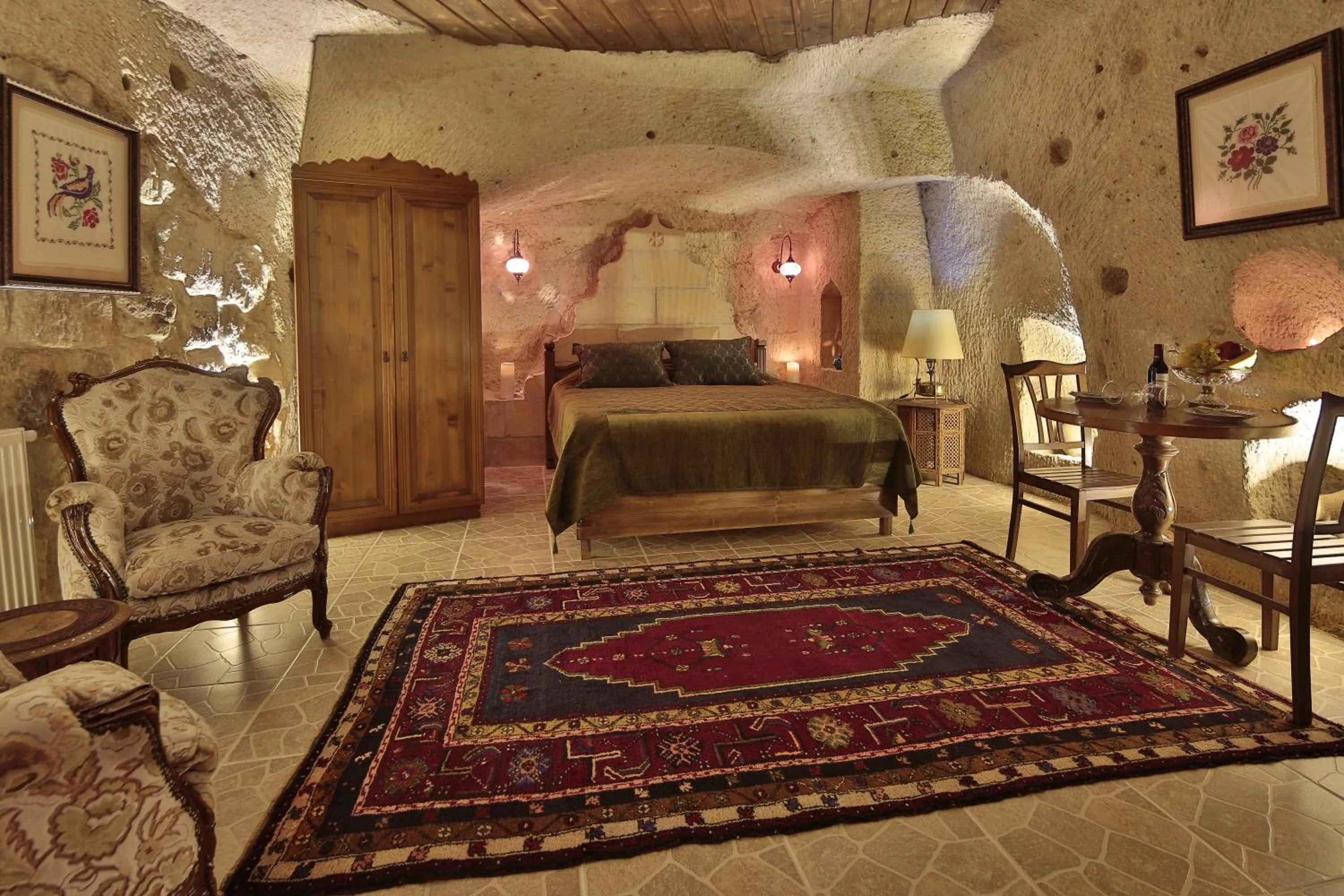 Photo of the whole room, Bed in Turkish Cave House