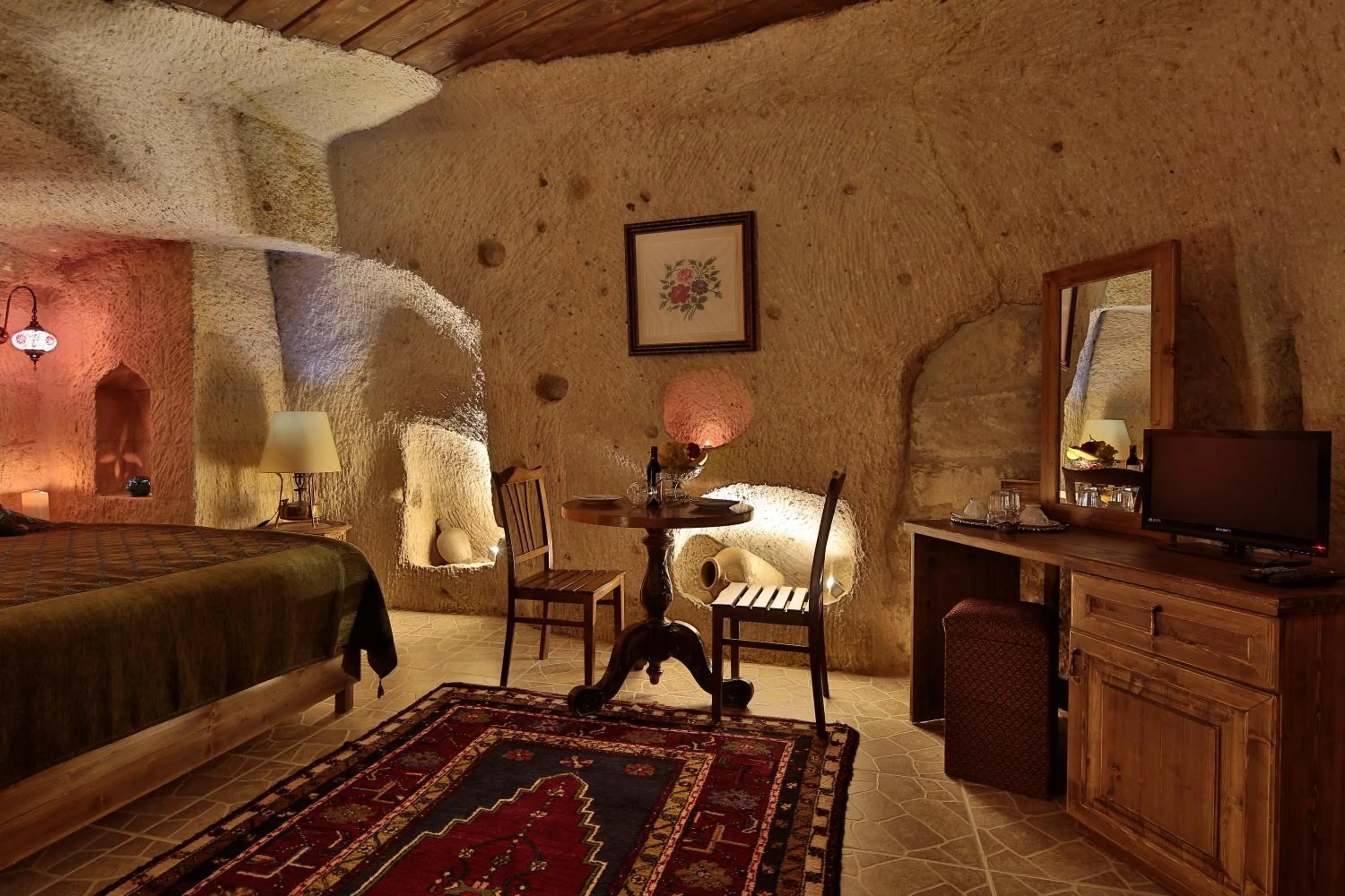 Photo of the whole room, Bed in Turkish Cave House