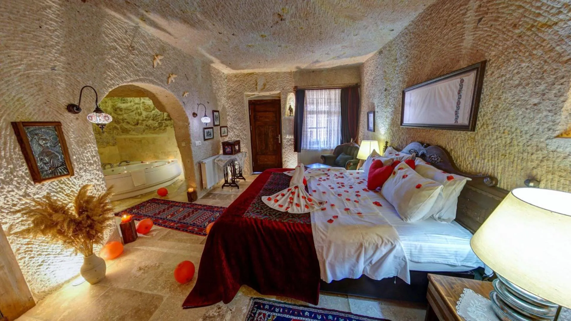 Photo of the whole room, Bed in Turkish Cave House