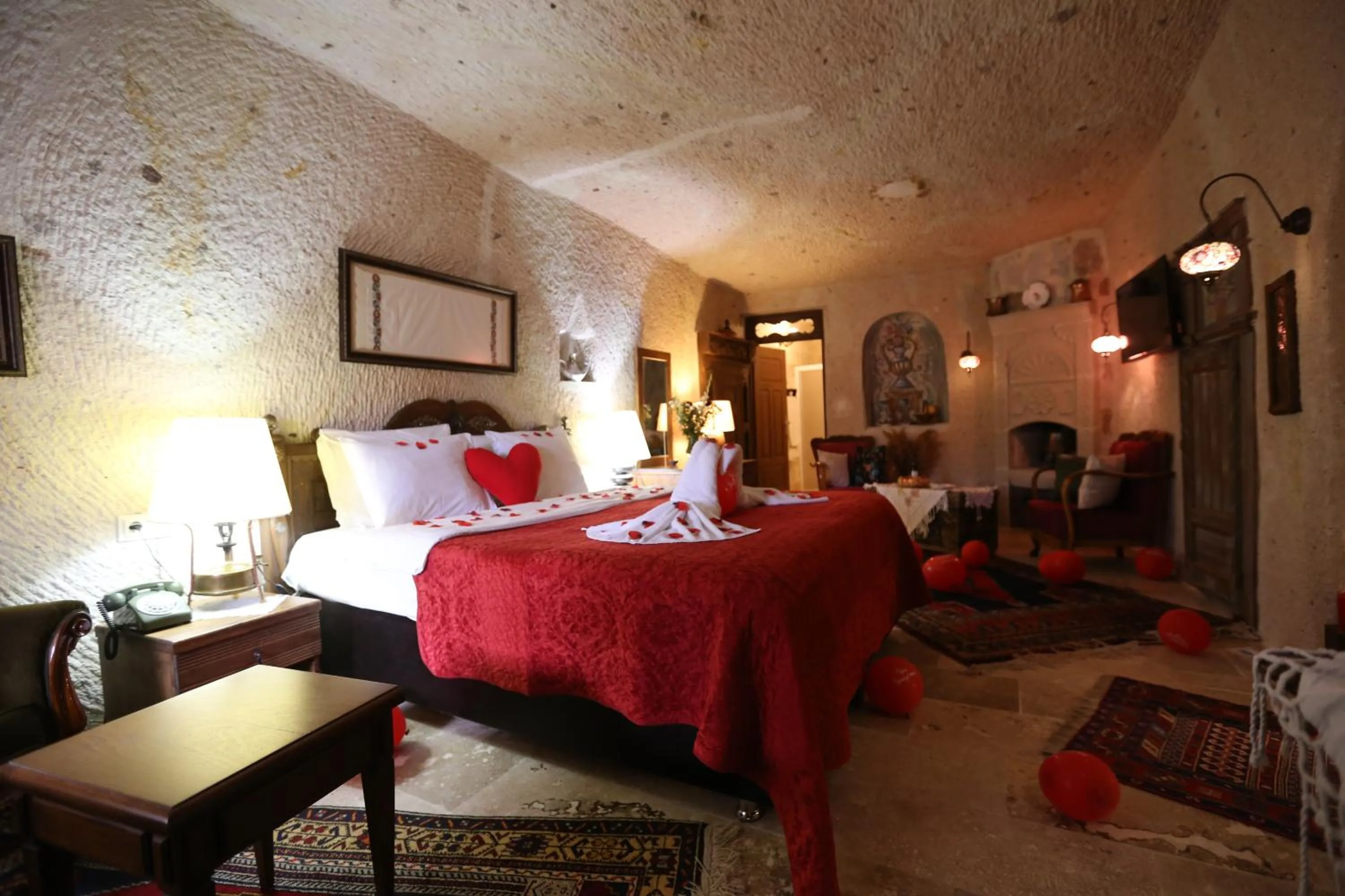 Photo of the whole room, Bed in Turkish Cave House