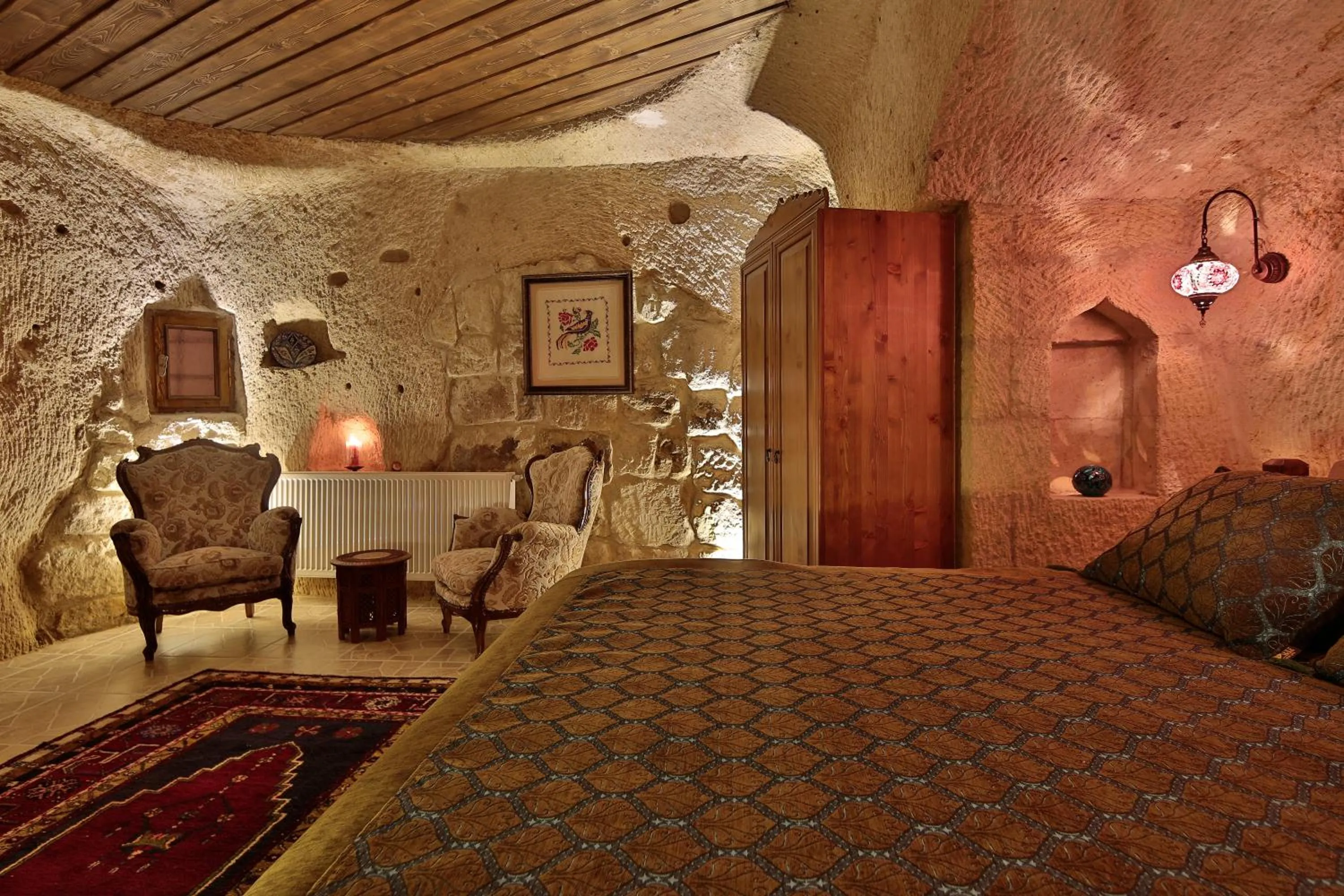 Photo of the whole room, Bed in Turkish Cave House
