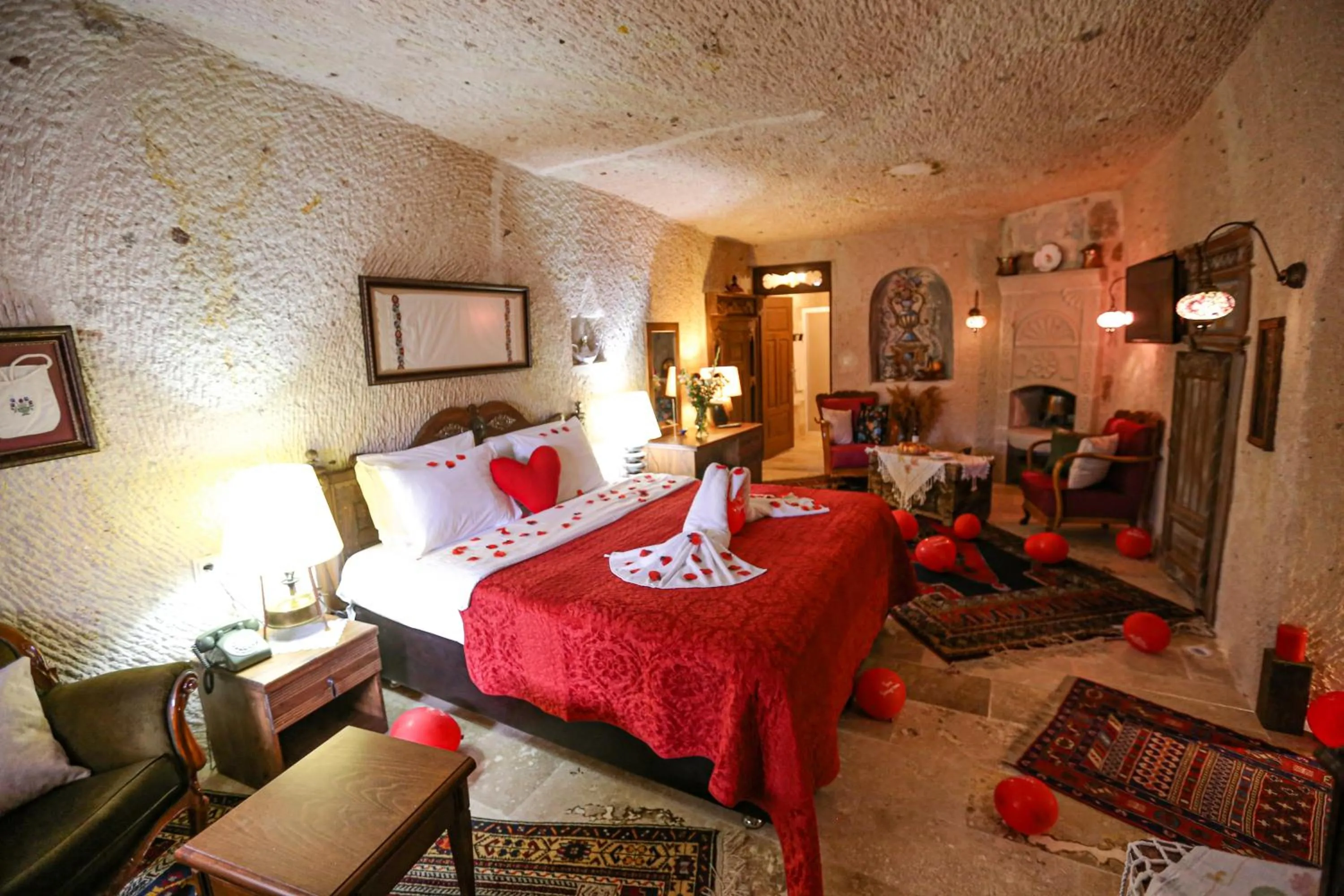 Photo of the whole room, Bed in Turkish Cave House