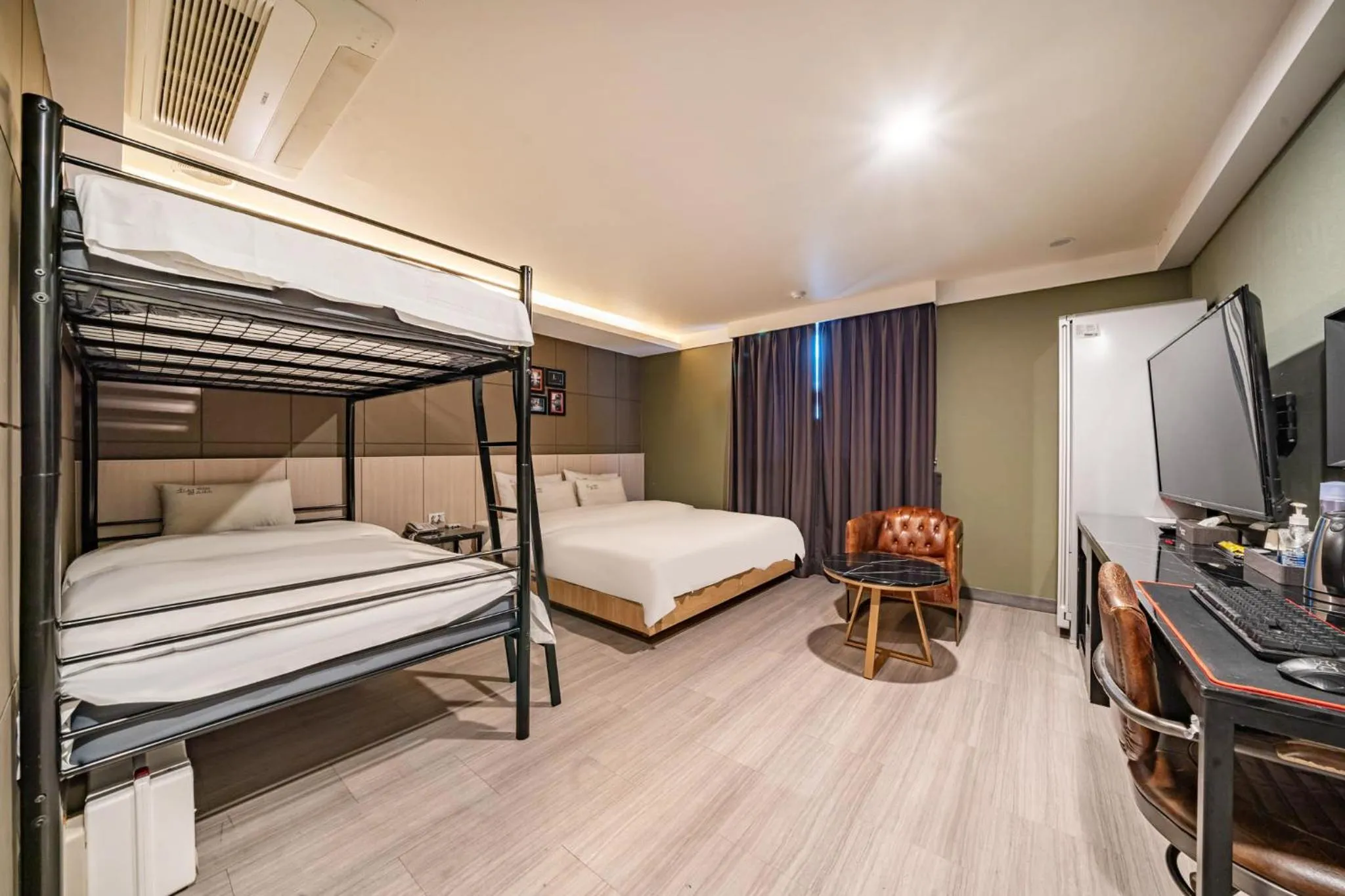 Communal lounge/ TV room, Bed in Hotel Soseol Smith