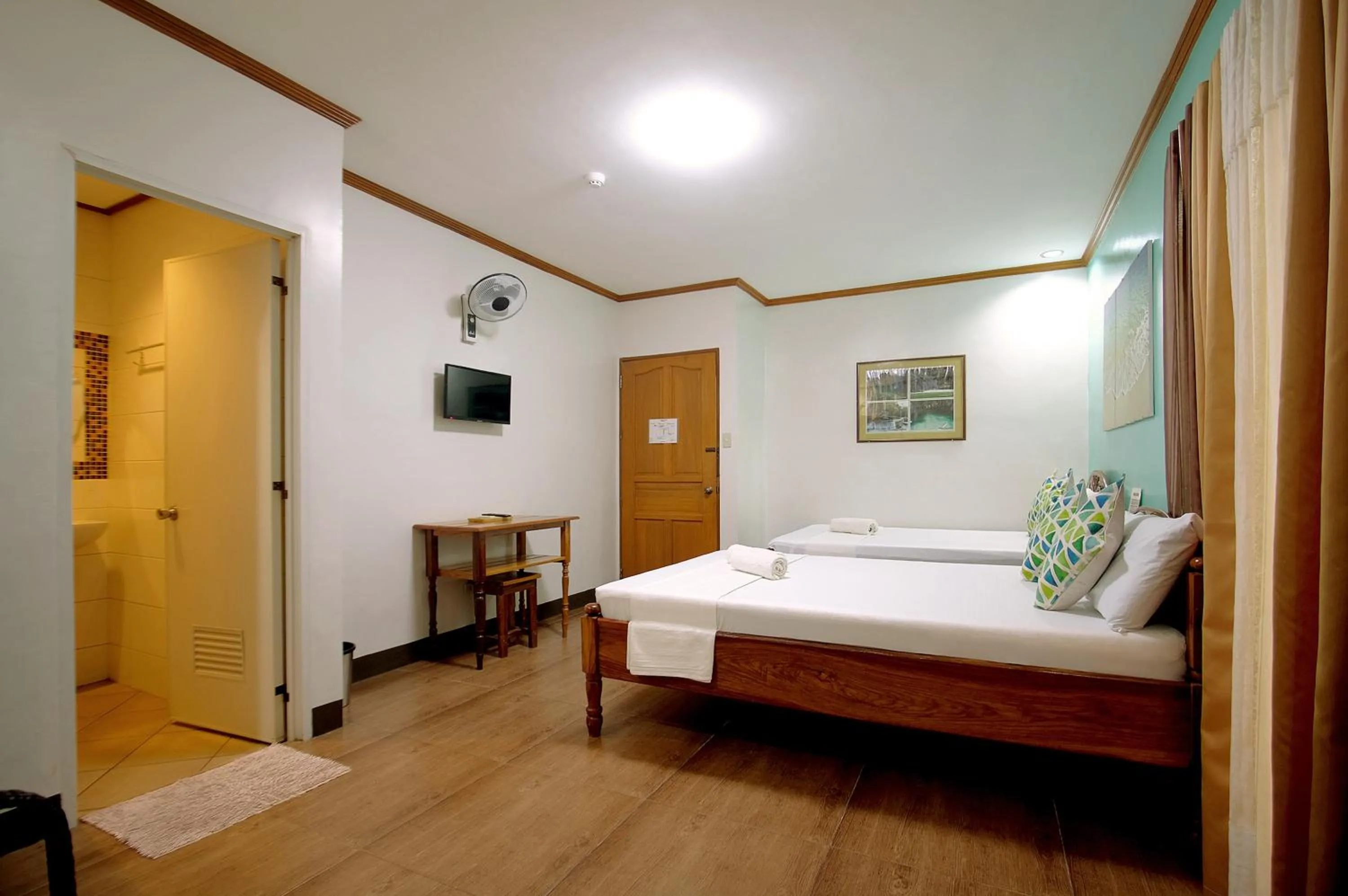 Bedroom, Bed in ISLANDS VIEW INN