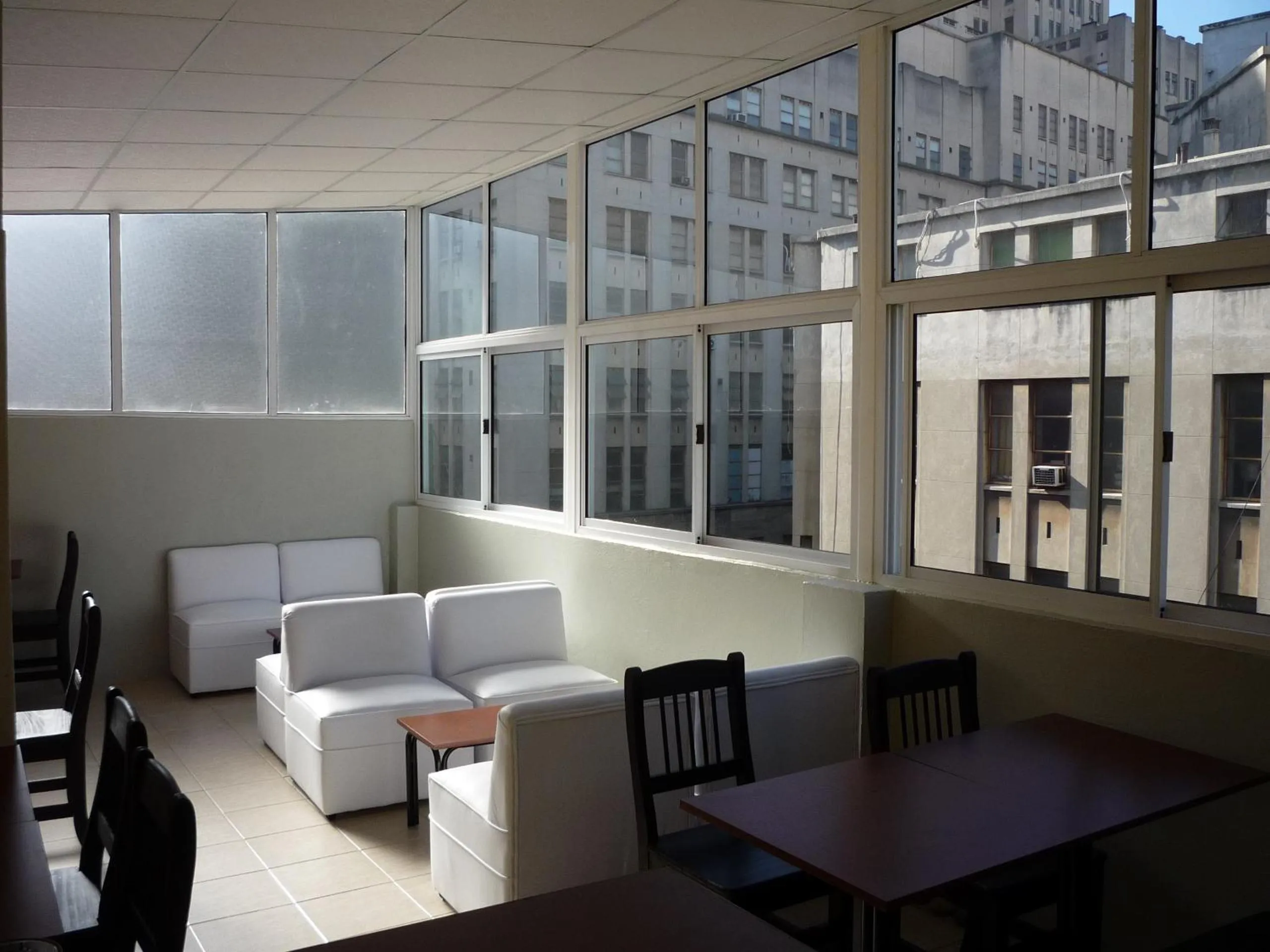 Communal lounge/ TV room in Hotel Ancon