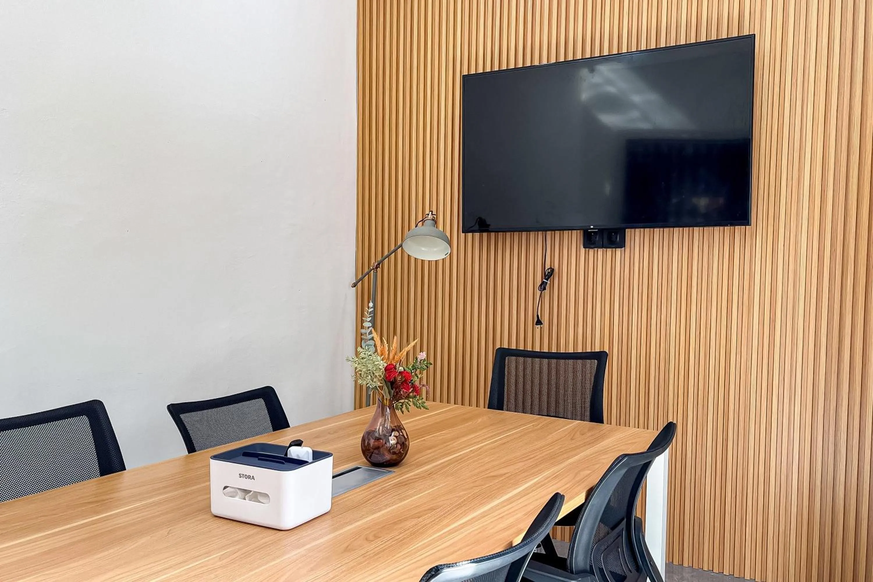 Meeting/conference room in Sekeca Coliving