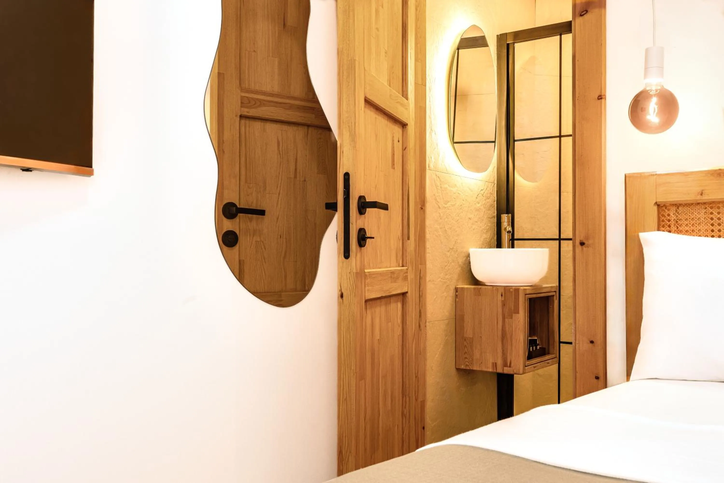 Bathroom, Bed in Audo Local