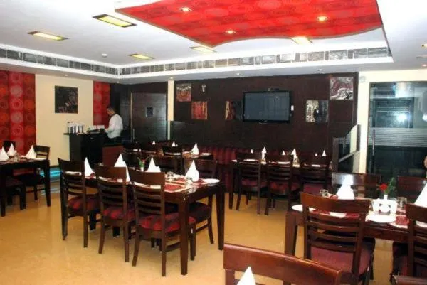Dining area in Hotel Vaishali Inn Ghaziabad