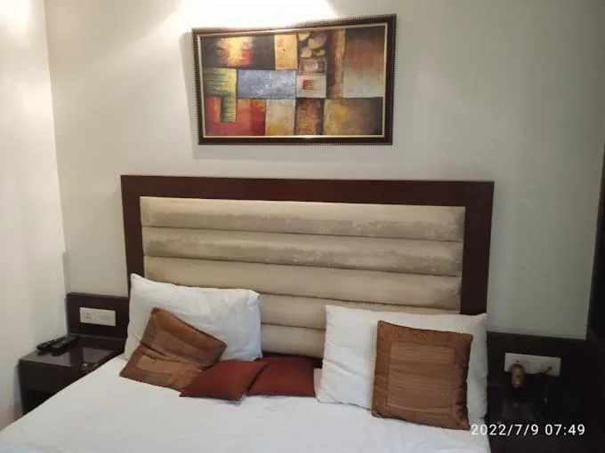 Bed in Hotel Vaishali Inn Ghaziabad