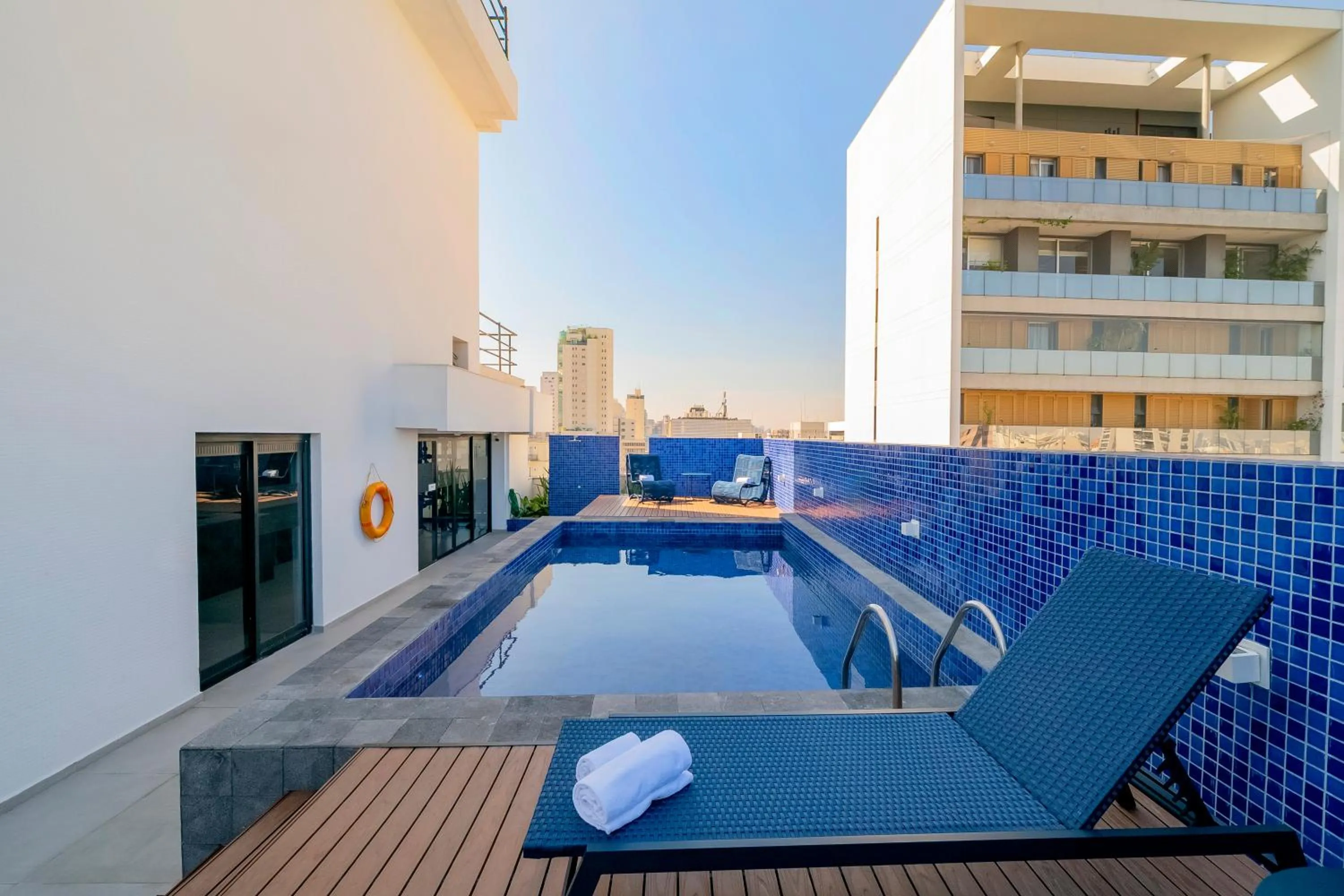Swimming pool in Mercure Sao Paulo Pamplona