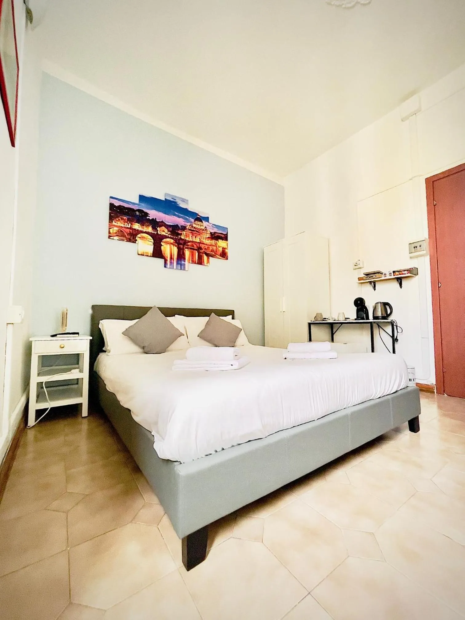 Photo of the whole room, Bed in Rome Room Vatican
