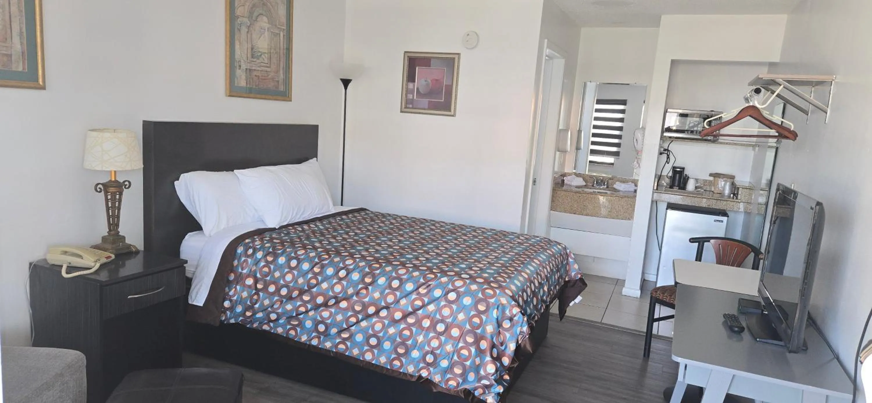 Bed in Merida Inn & Suites