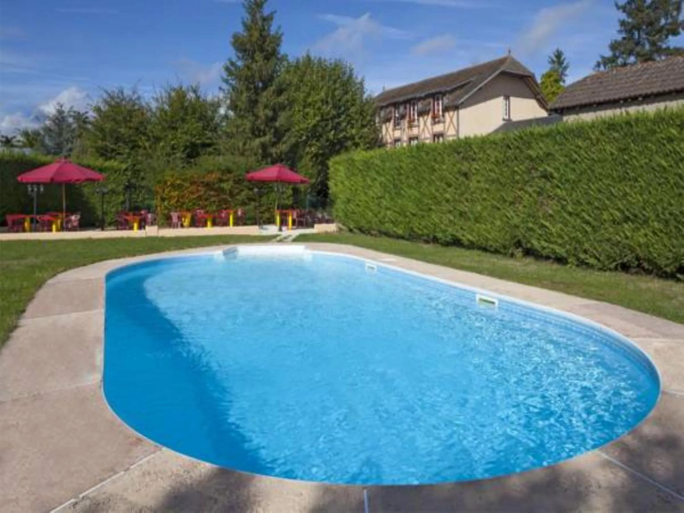 Swimming pool in Le Chalet de la Foret Hôtel 3 étoiles et Restaurant