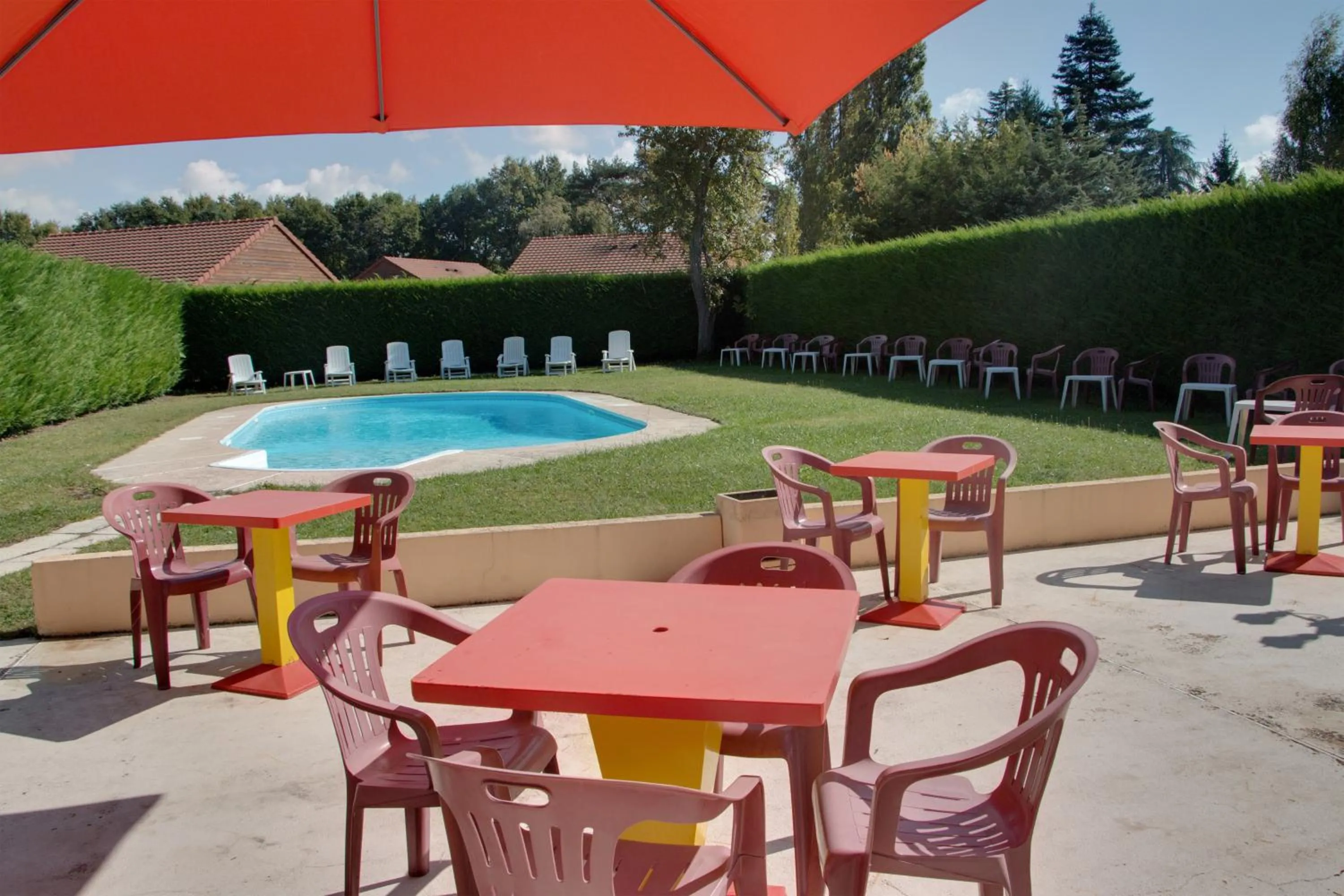 Swimming pool in Le Chalet de la Foret Hôtel 3 étoiles et Restaurant