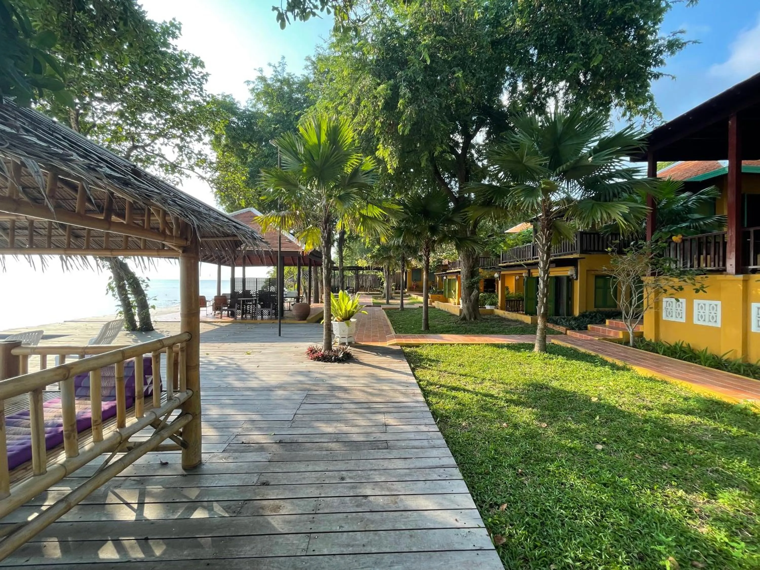 Garden view in Phaluai Villa